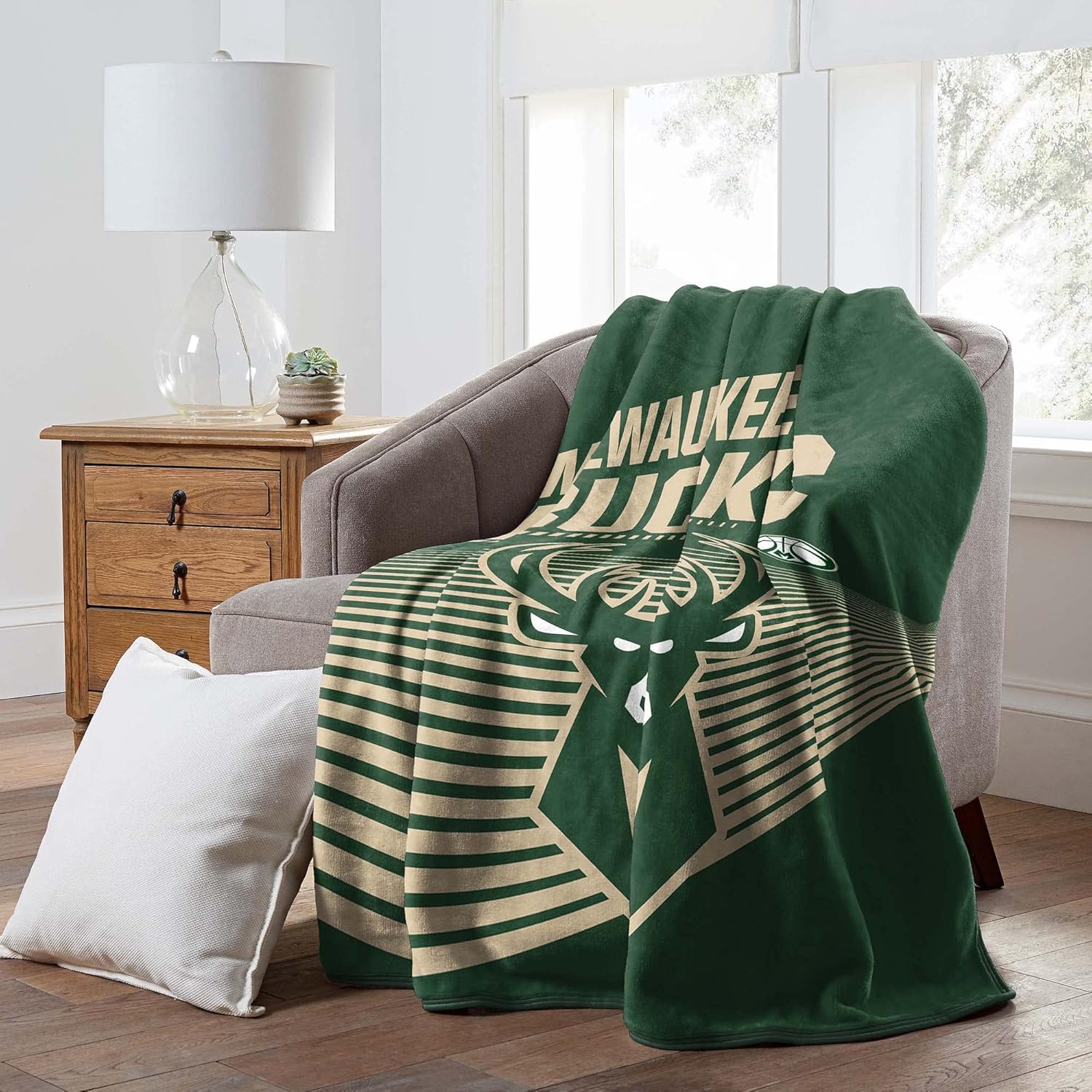 Milwaukee Bucks NBA Officially Licensed 6080 Raschel Blanket