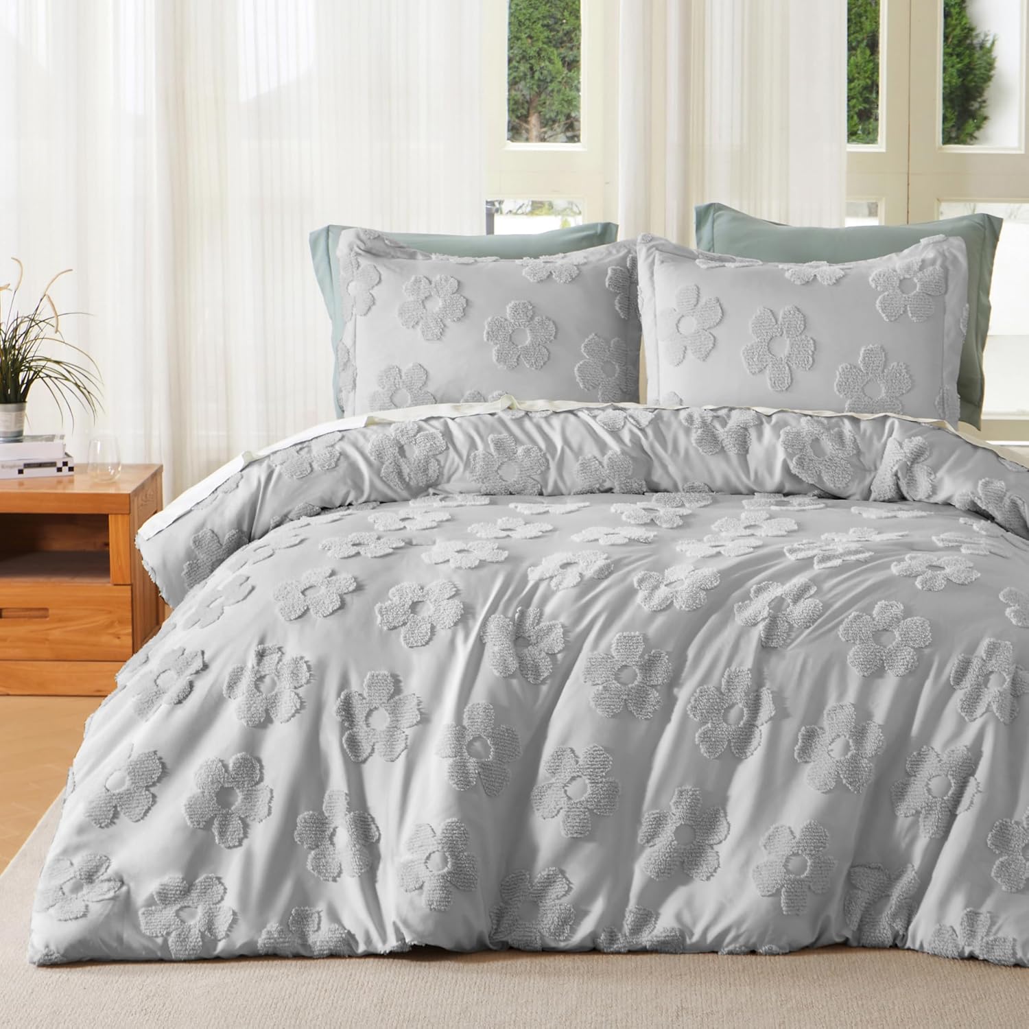 Bohemian Floral Jacquard Tufted Queen Comforter Set for All Seasons