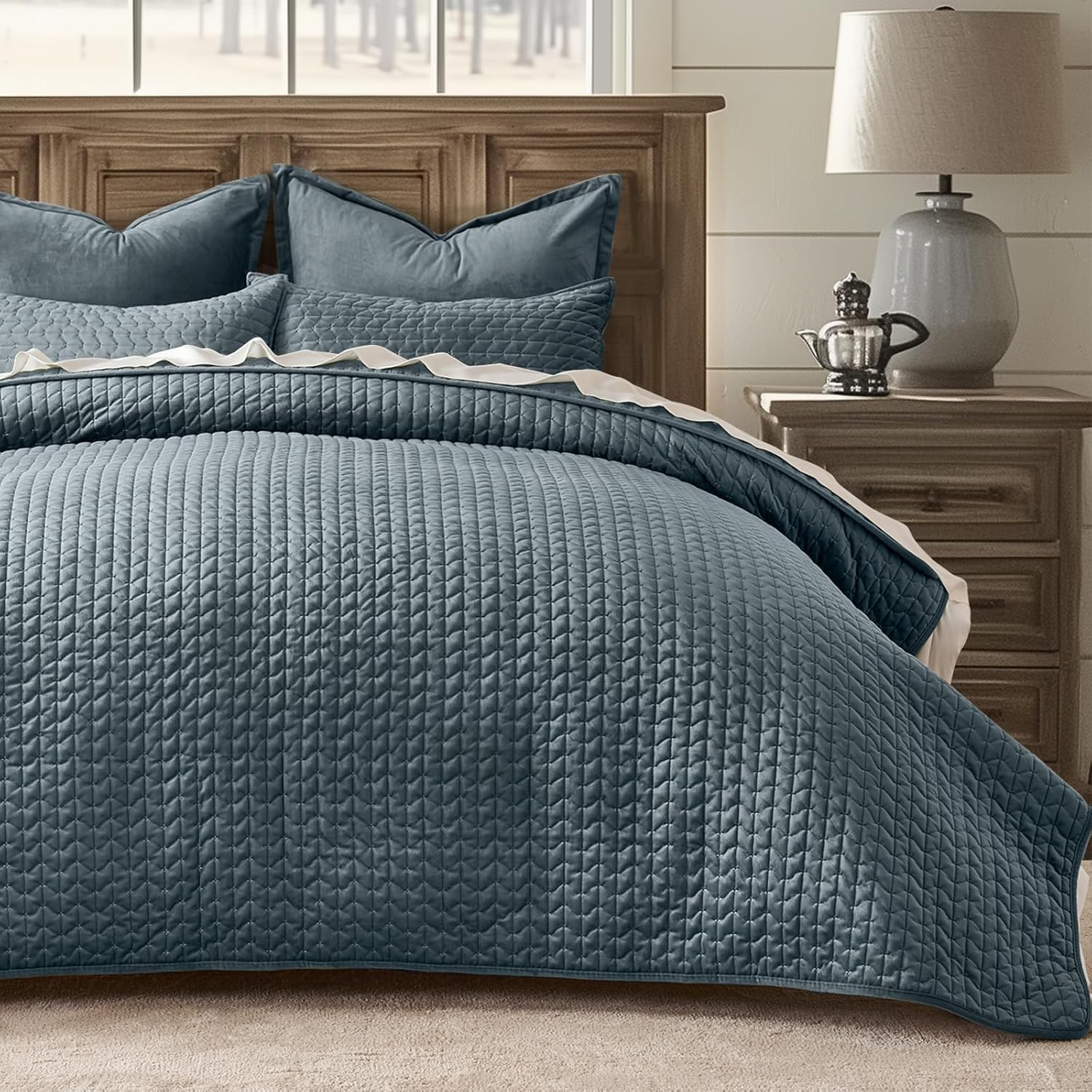 EVERGRACE Luxury Velvet Quilt Bedding Set for Full Queen Size