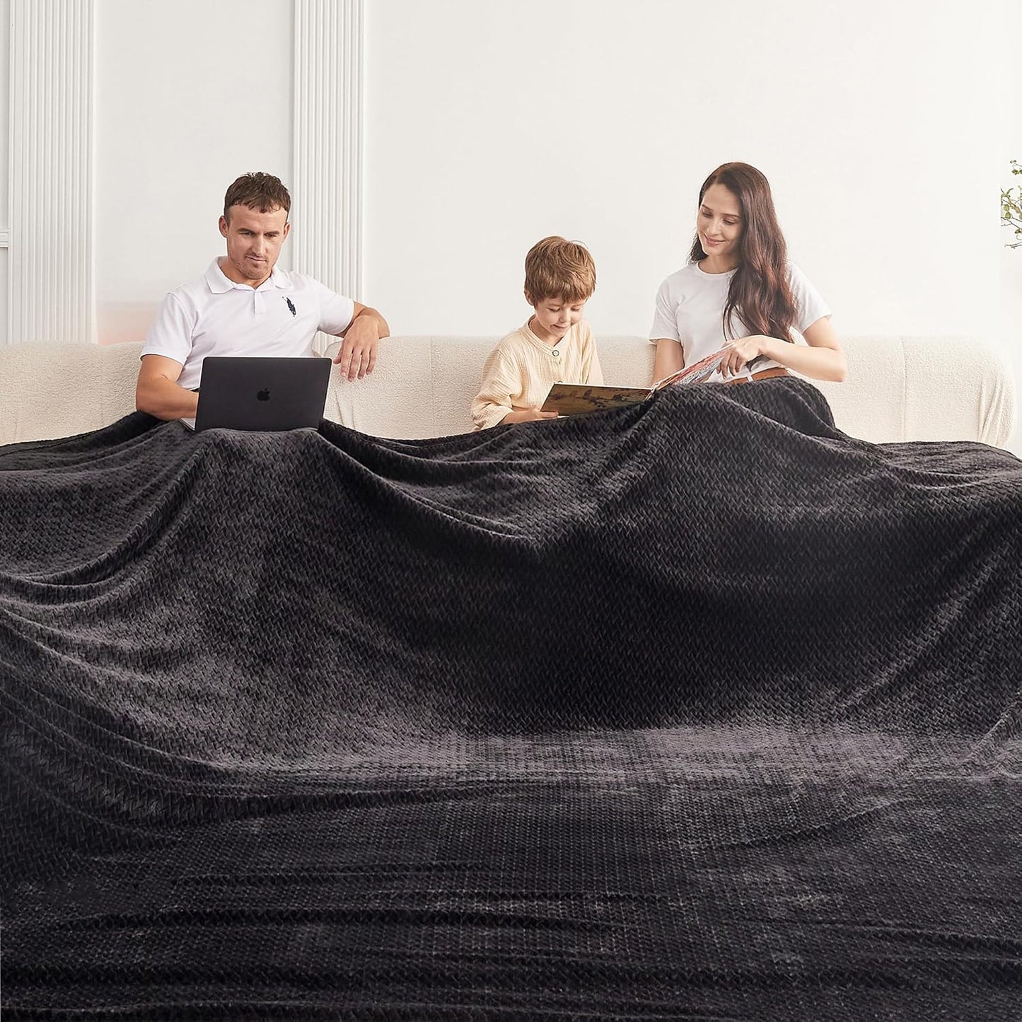 Oversized King Fleece Blanket for Cozy Comfort and Style