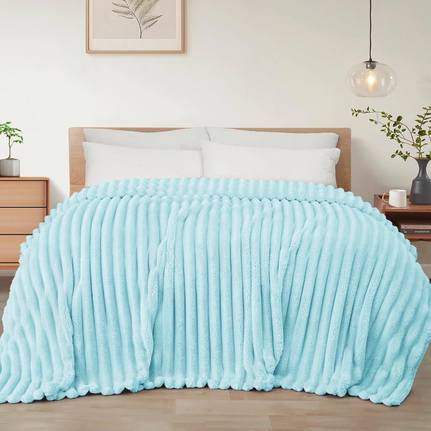 Luxurious Queen Size Flannel Fleece Blanket for All Seasons