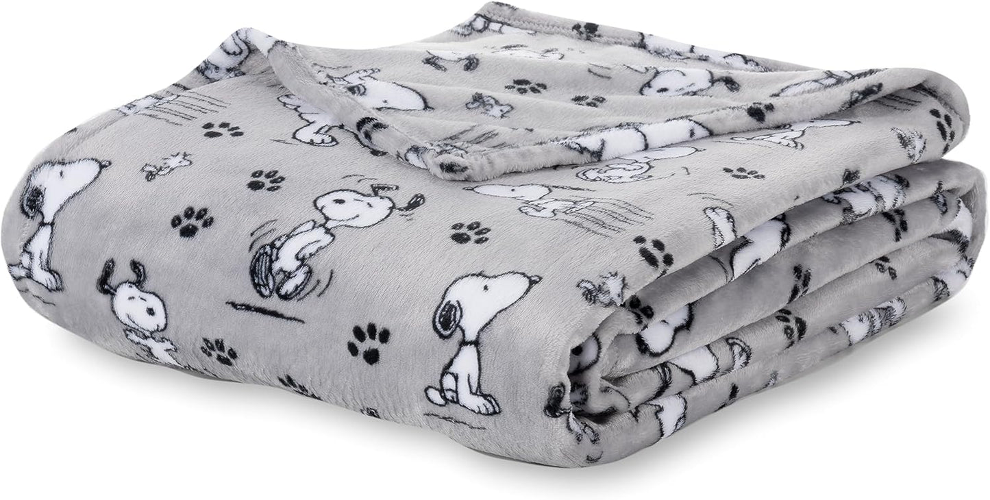 Peanuts VelvetLoft Snoopy Plush Blanket for Cozy Comfort