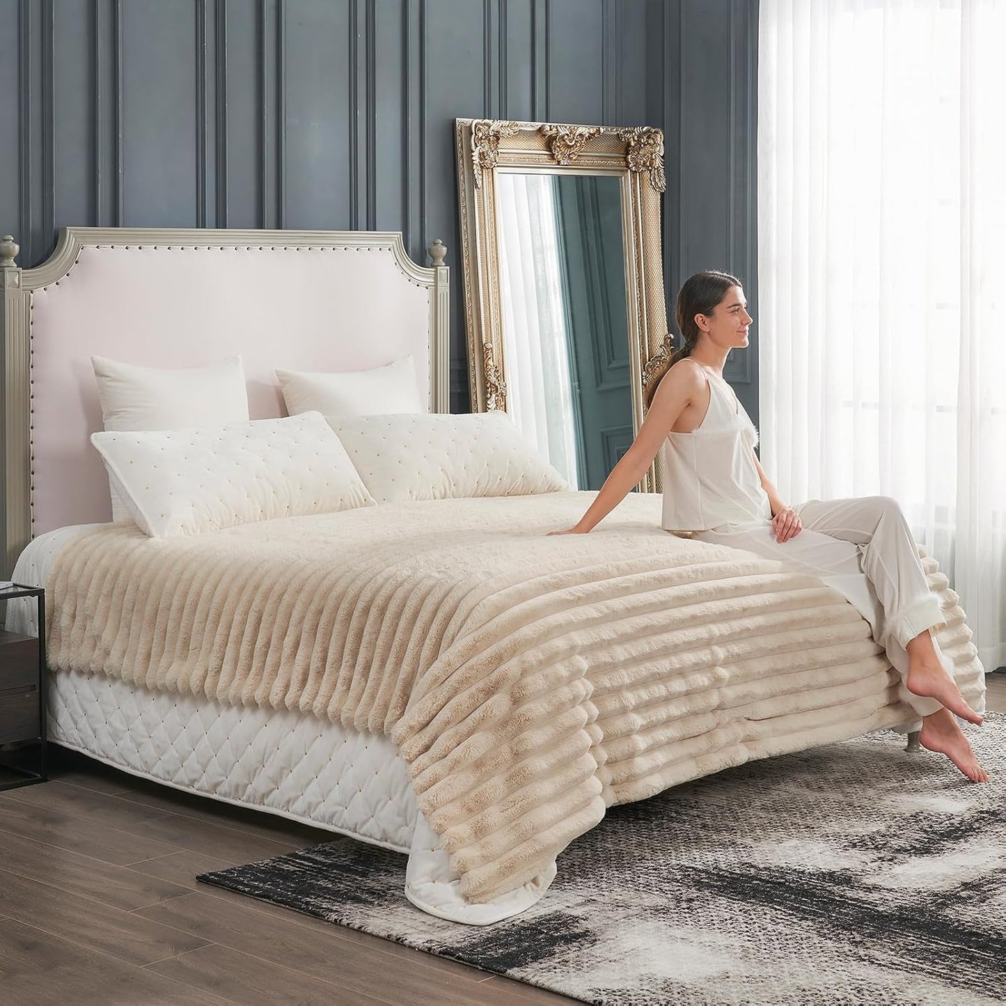 Cozy Bliss Faux Fur Throw Blanket for Ultimate Comfort and Style