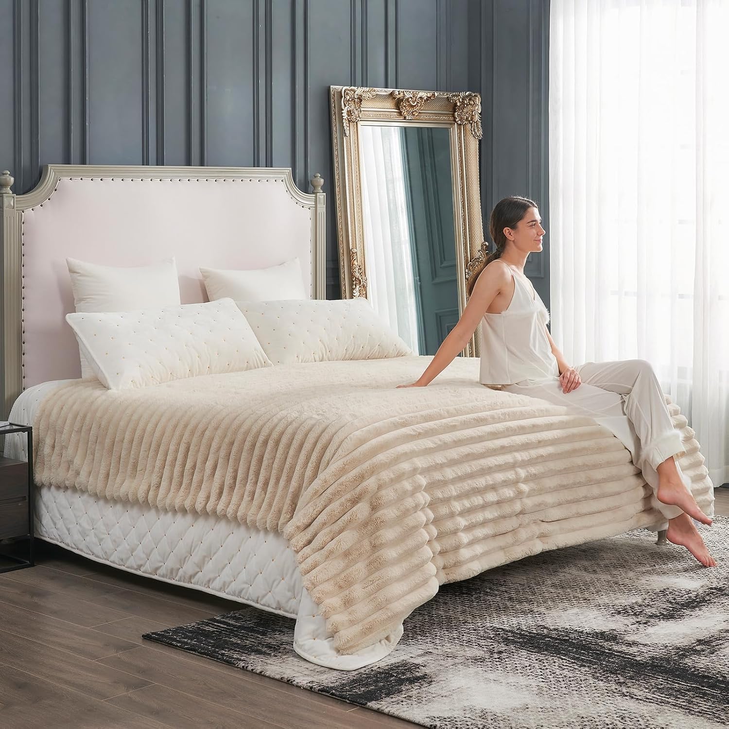 Cozy Bliss Faux Fur Throw Blanket for Ultimate Comfort and Style