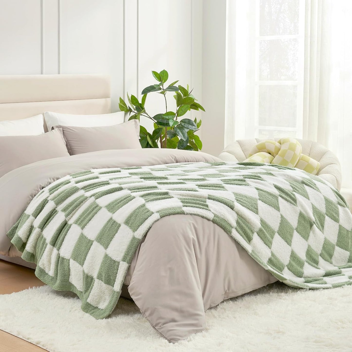 Snuggle Sac Faux Fur Checkered Blanket for Cozy Living Spaces