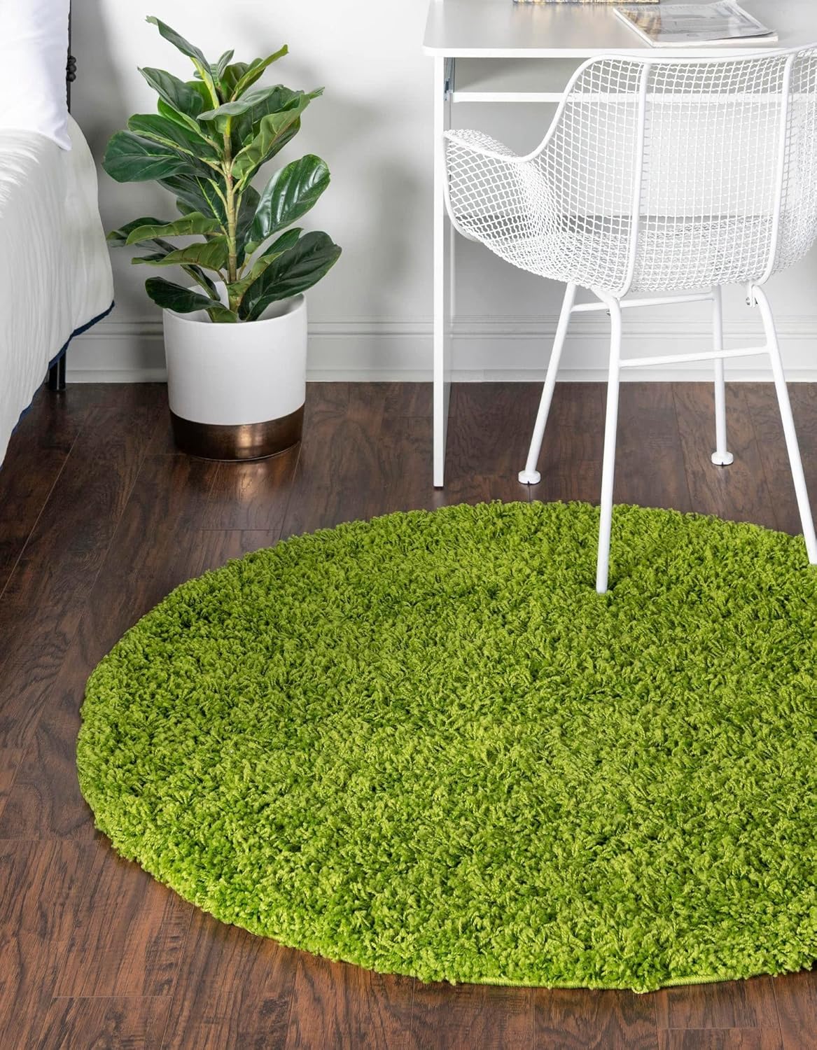 Unique Loom Solid Shag Collection Area Rug in Grass Green