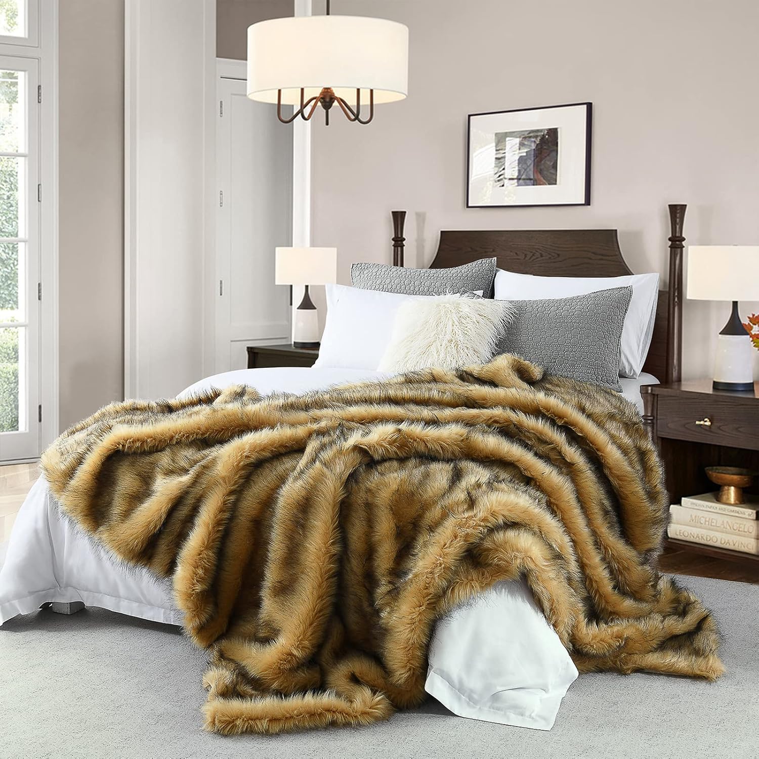 Luxury Plush Faux Fur Blanket Queen Size for Cozy Warmth