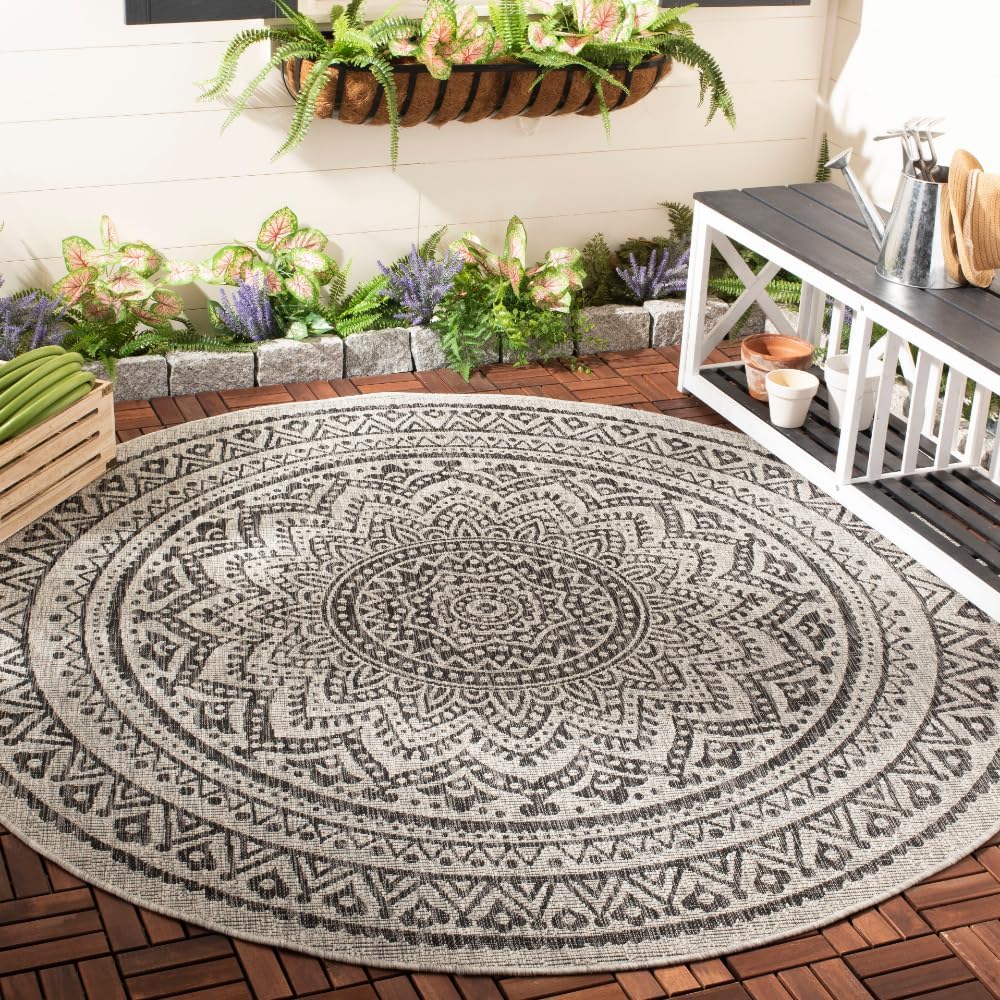 SAFAVIEH Courtyard Collection 6ft 7in Round Light Grey/Black Rug