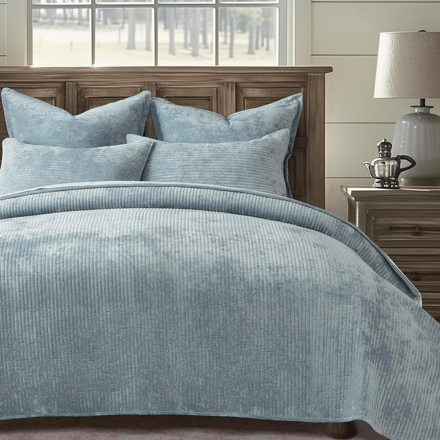 Luxurious Velvet Quilt Set Queen Size for All Season Comfort