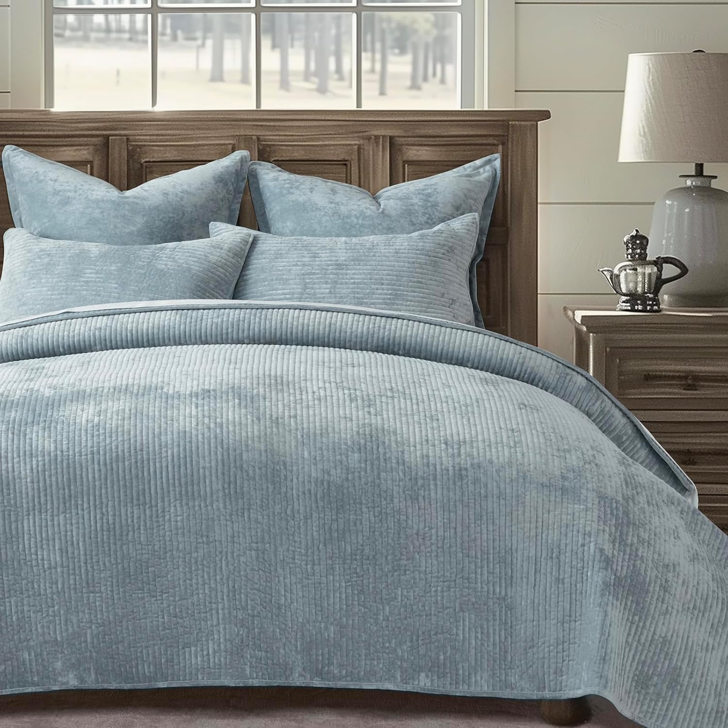 Luxurious Velvet Quilt Set Queen Size for All Season Comfort