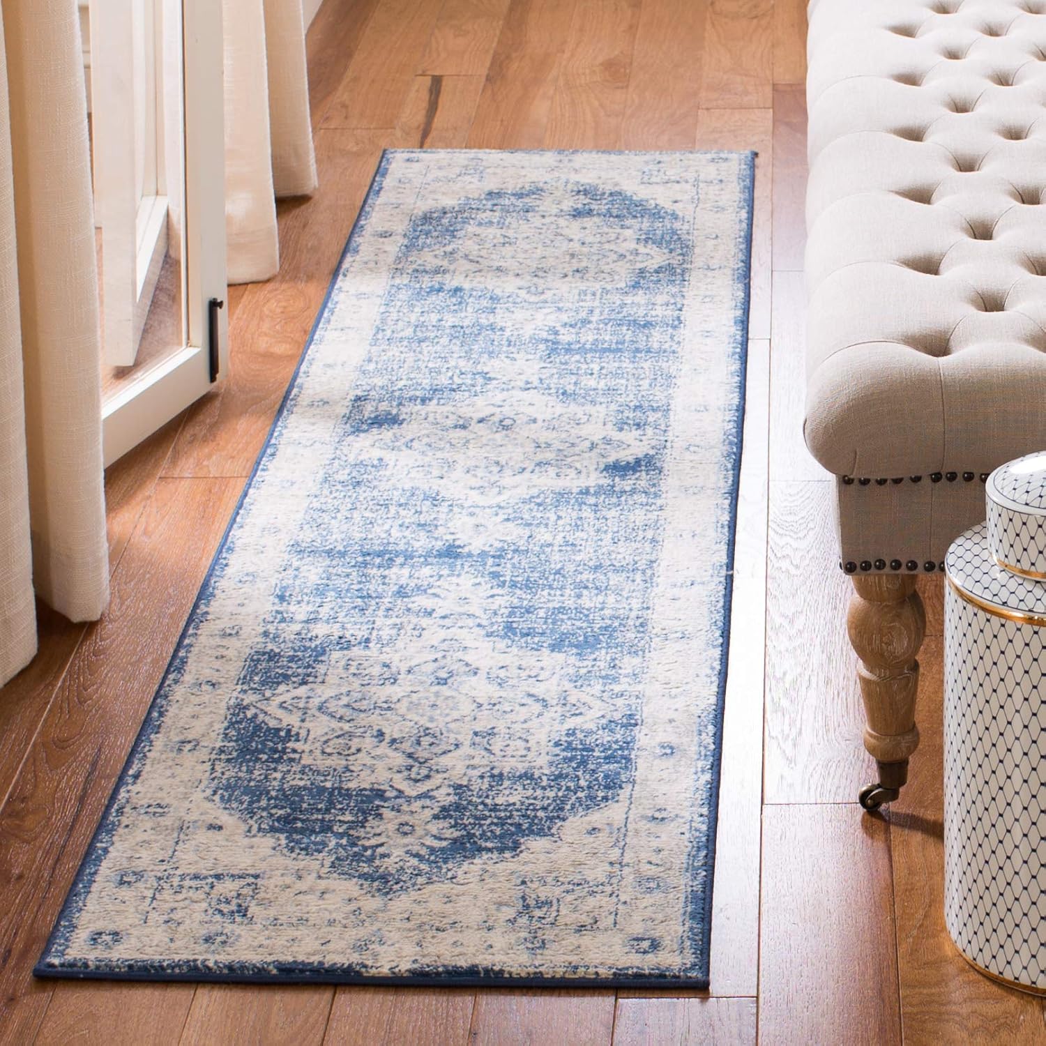 SAFAVIEH Brentwood Collection 2ft x 20ft Medallion Runner Rug