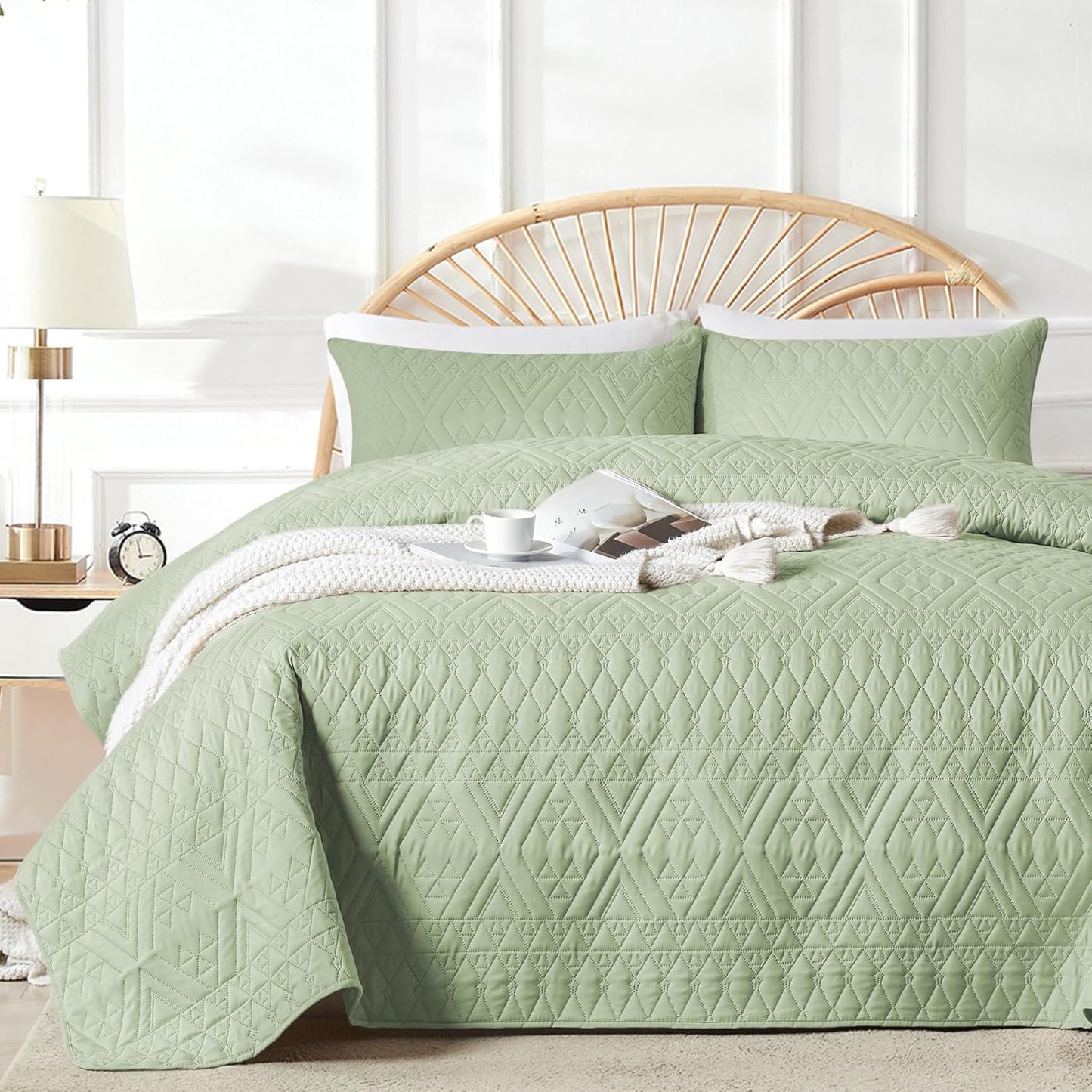 akkialla King/Cal King Size Quilt Set in Sage Green for All Seasons