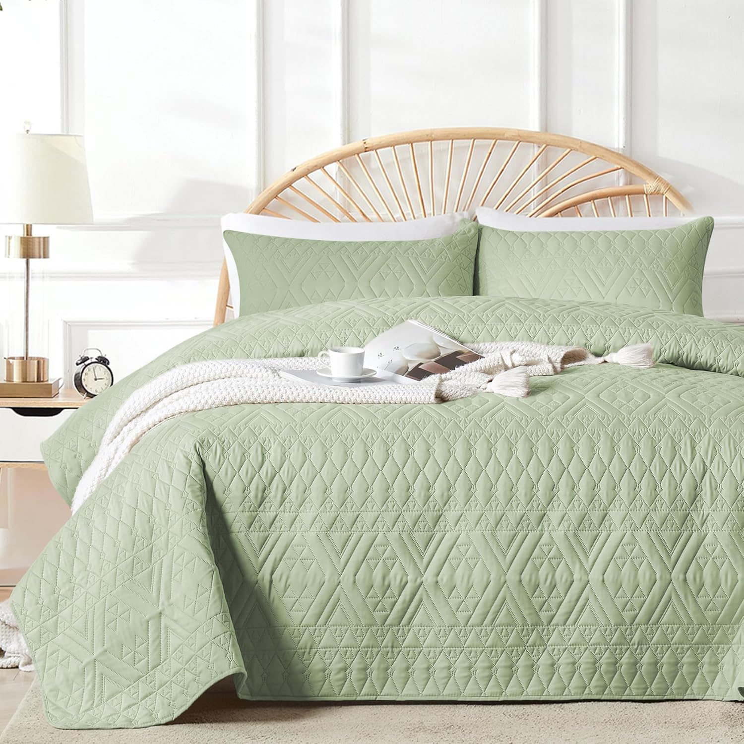 akkialla King/Cal King Size Quilt Set in Sage Green for All Seasons
