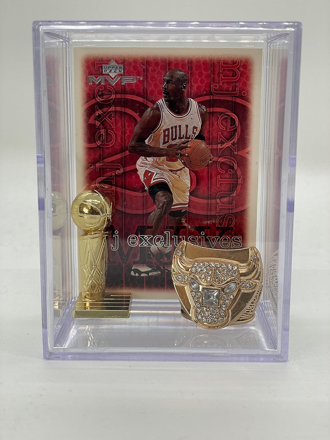 Chicago Bulls Replica NBA 1997 Championship Ring Shadowbox