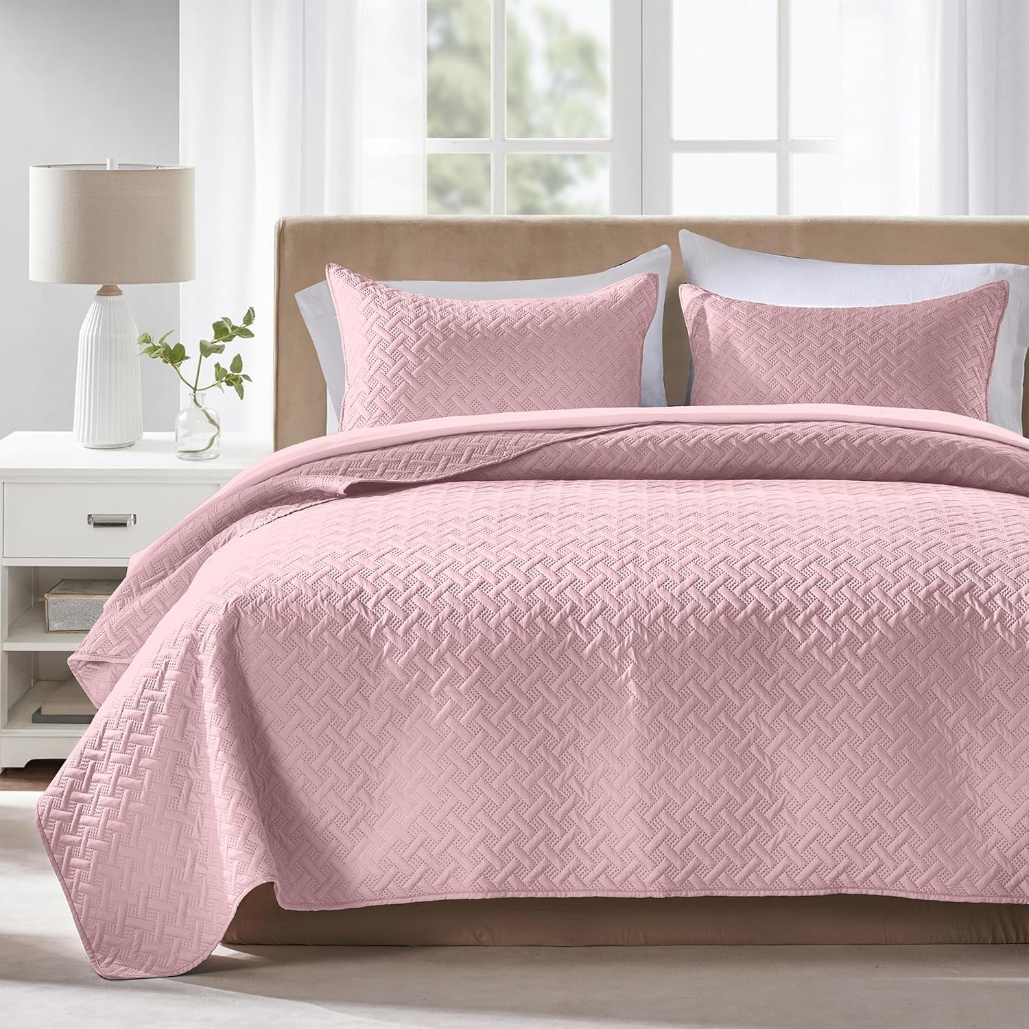 FLYMME King Size Quilt Bedding Set in Pink for Modern Bedrooms