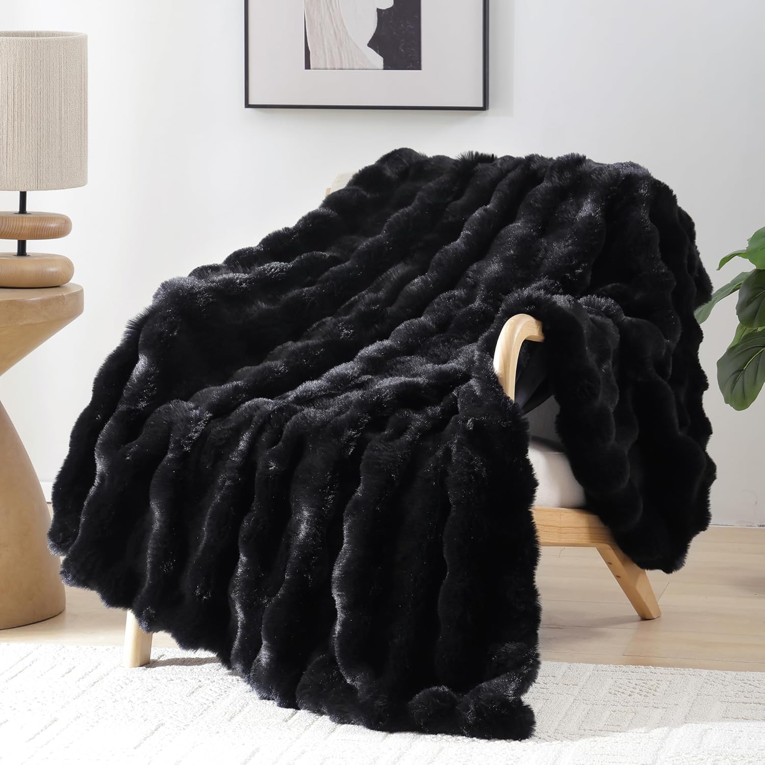 Smoofy Faux Fur Throw Blanket for Couch - Cozy and Stylish