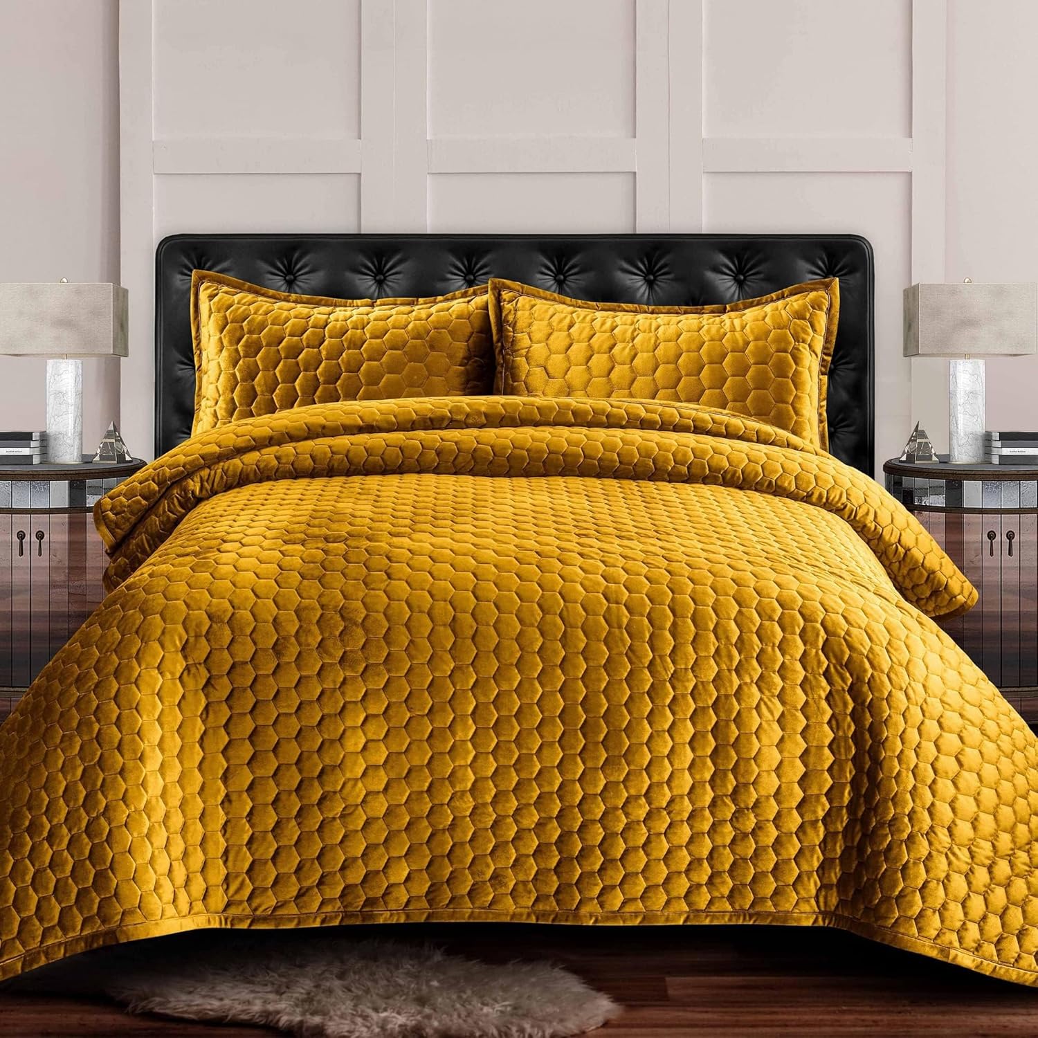Luxurious Velvet King Quilt Set with Honeycomb Stitch Design