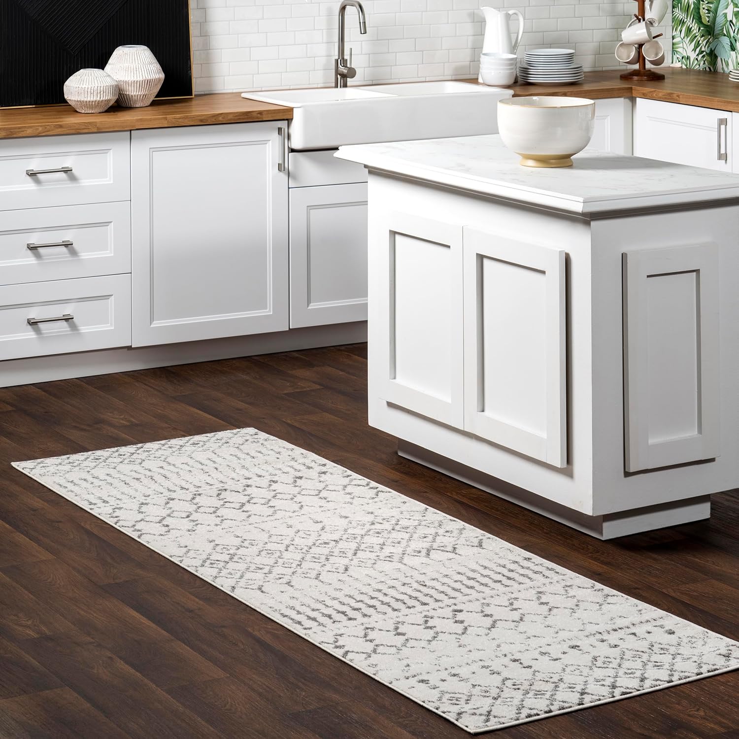 nuLOOM 2x10 Moroccan Blythe Area Rug - Stylish and Durable
