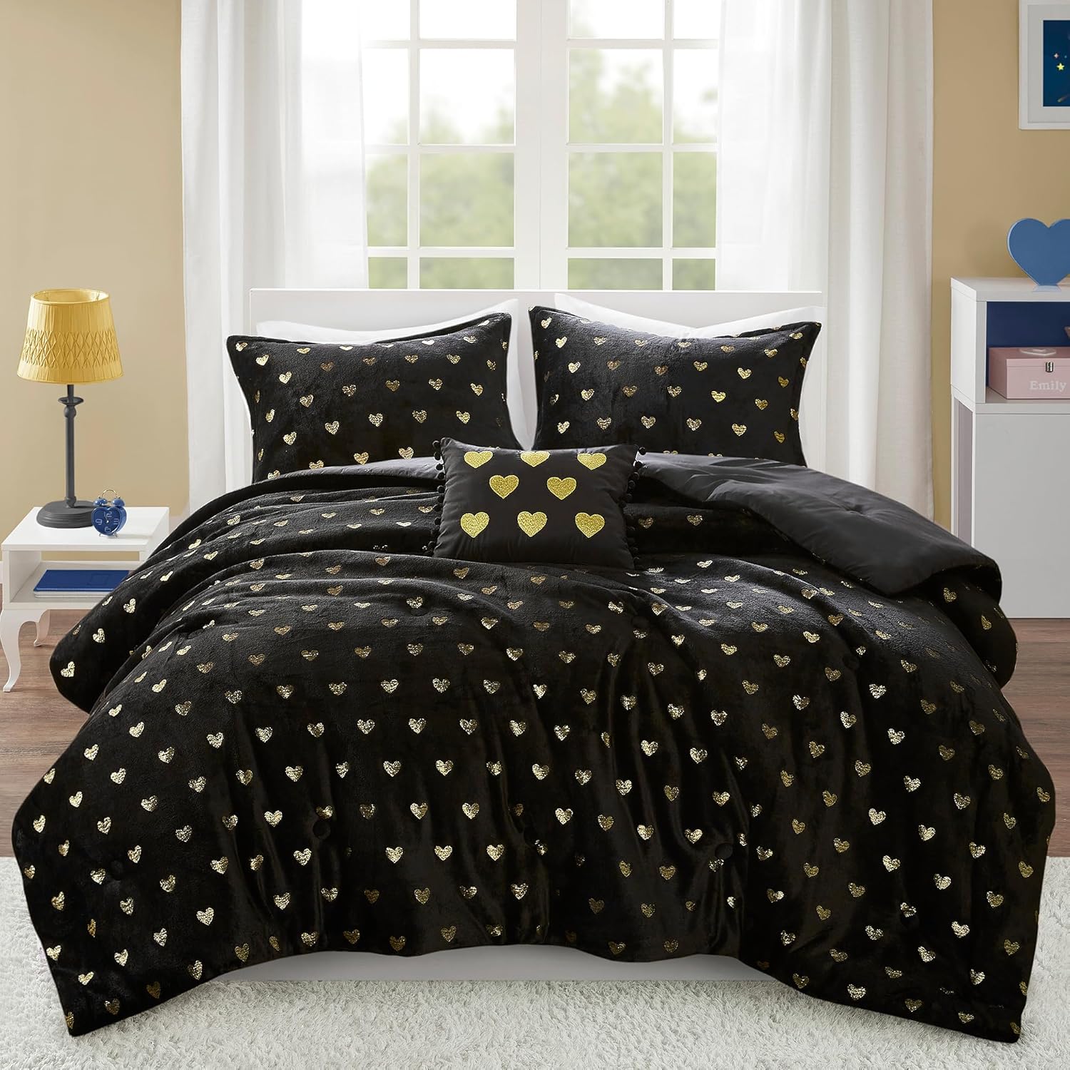 Intelligent Design Queen Comforter Set with Metallic Hearts