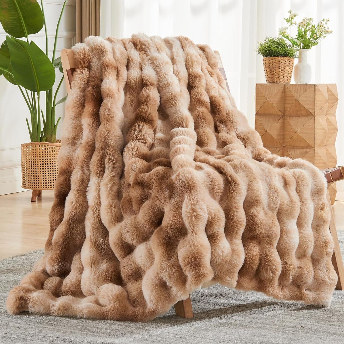 NEWCOSPLAY Faux Fur Throw Blanket for Couch and Bed Luxury