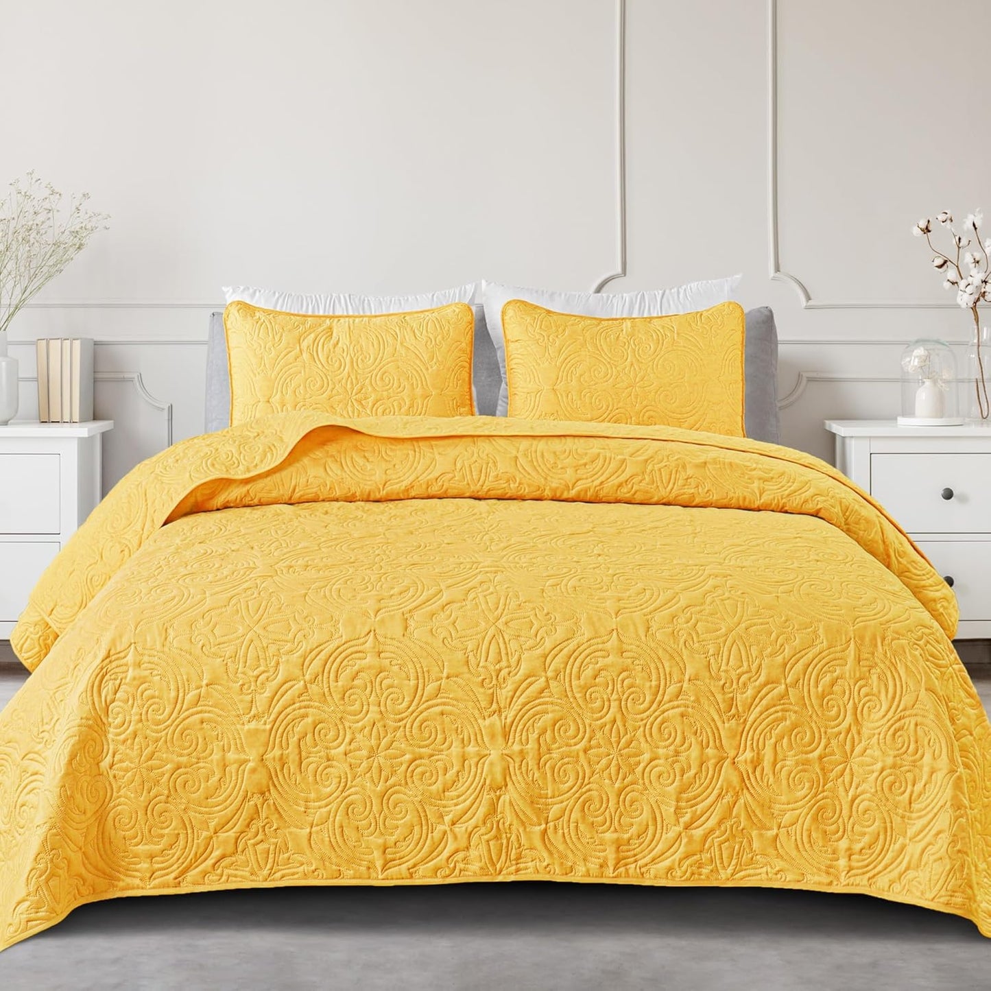 Oversized King Size Quilt Set with Vintage Damask Pattern