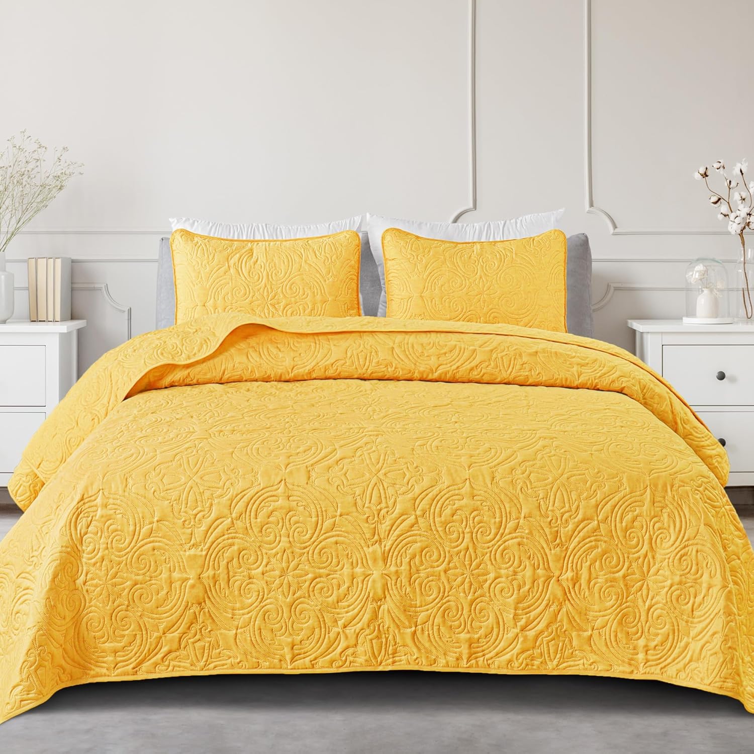 Oversized King Size Quilt Set with Vintage Damask Pattern