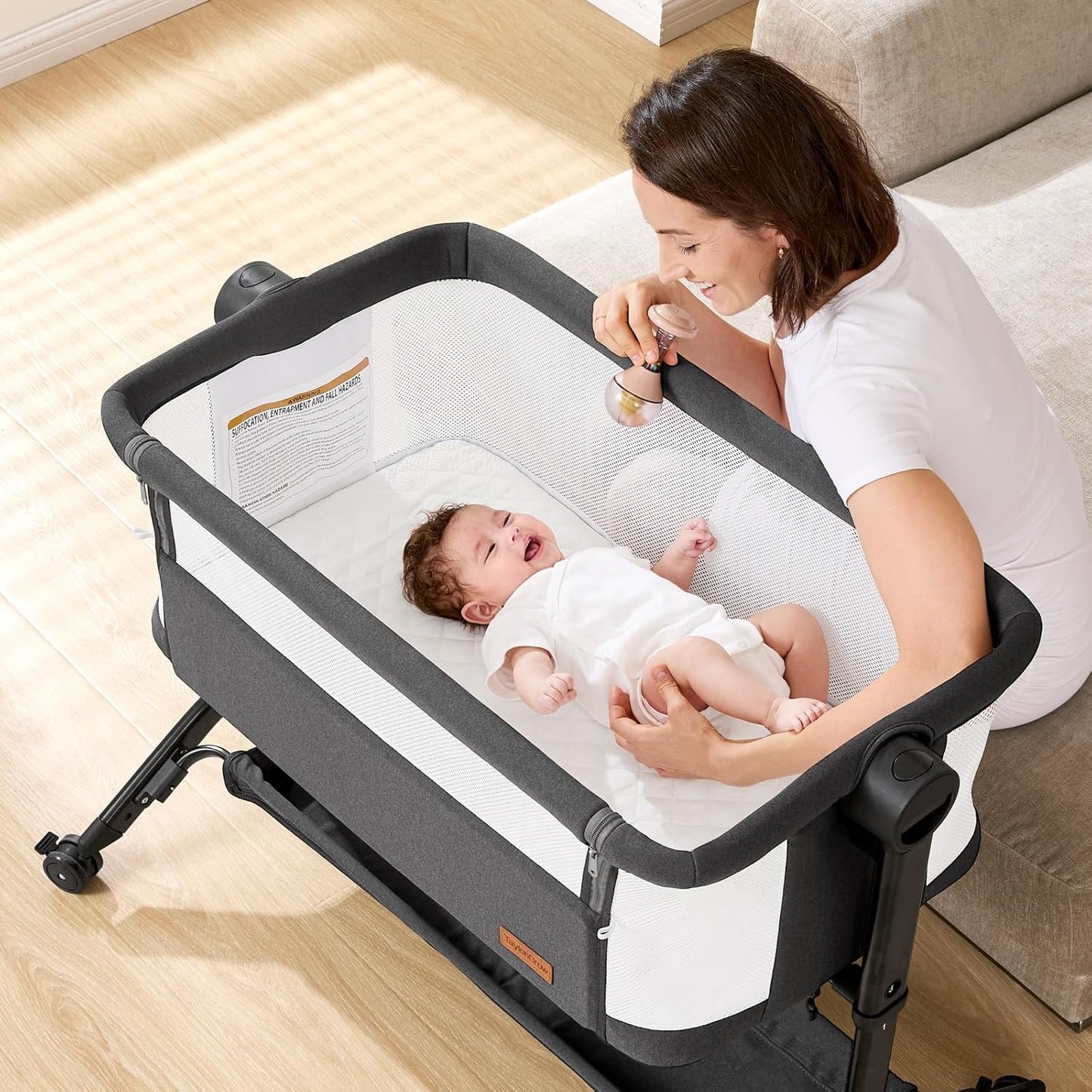 Breathable Bassinet Bedside Sleeper with Washable Mattress