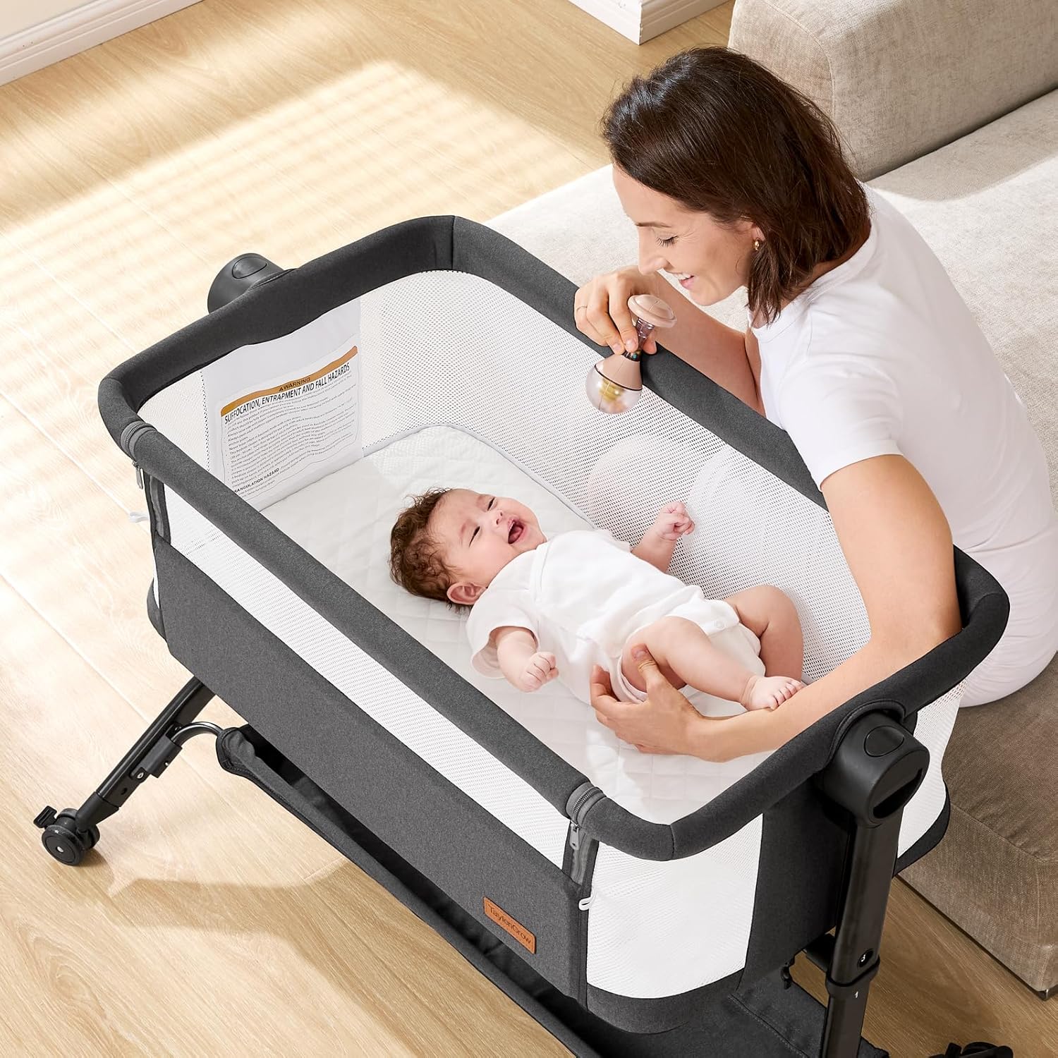 Breathable Bassinet Bedside Sleeper with Washable Mattress