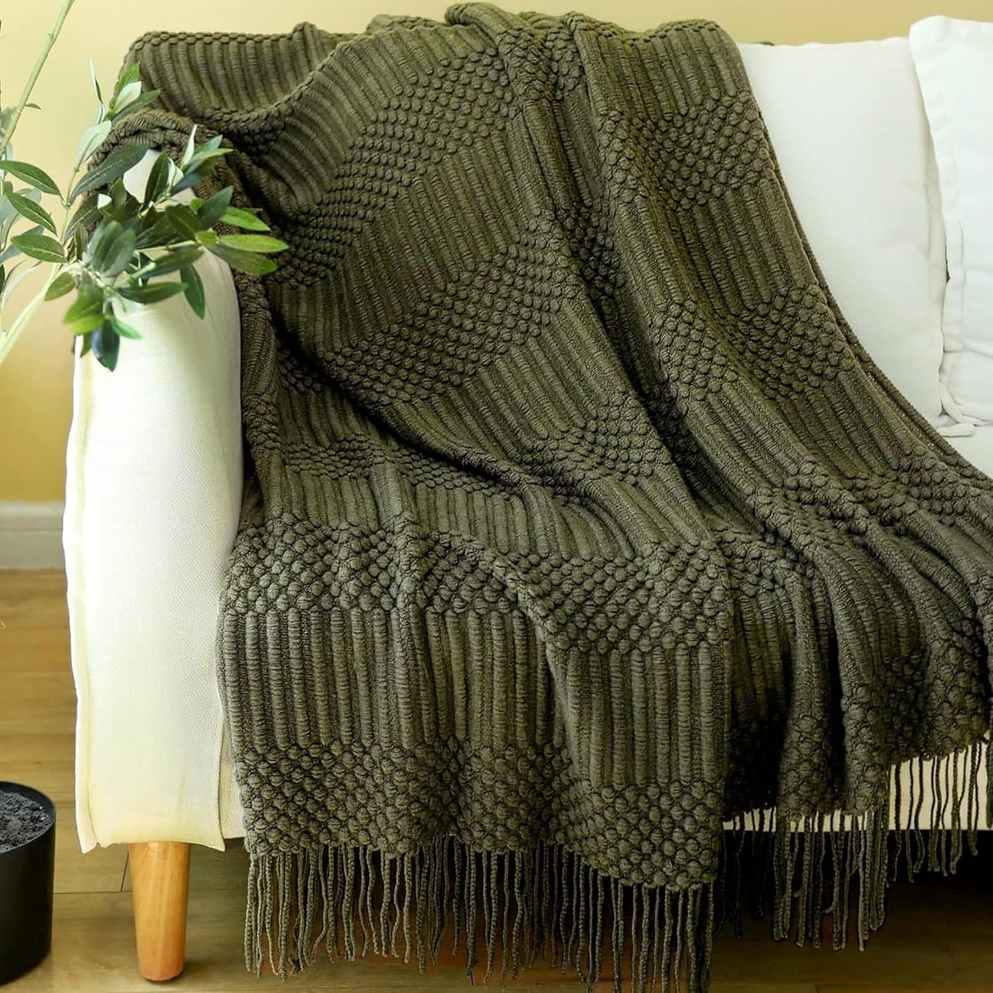 Blagic Knitted Throw Blanket: Soft, Lightweight, and Stylish