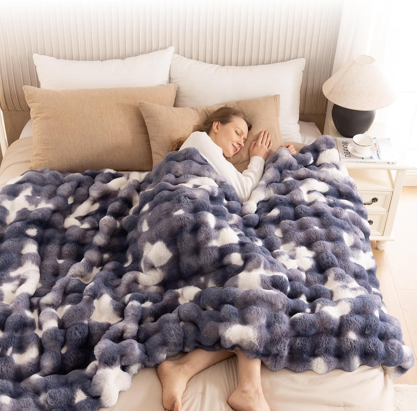 Cozy Faux Fur Throw Blanket for Bed and Living Room Comfort