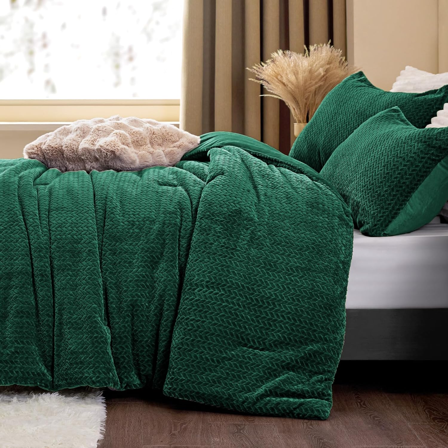 Fluffy Queen Comforter Set - Ultra Soft Velvet Bedding for Winter