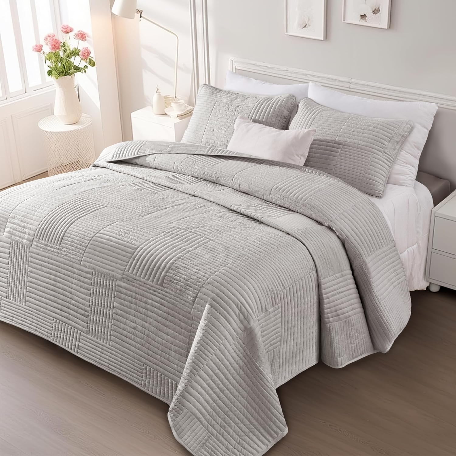 Ultra Soft Queen Quilt Bedding Set for All Seasons Comfort