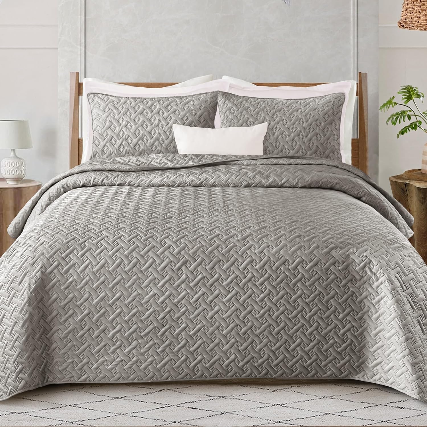 Soft Quilt Set Queen Full Size for All Seasons in Light Grey