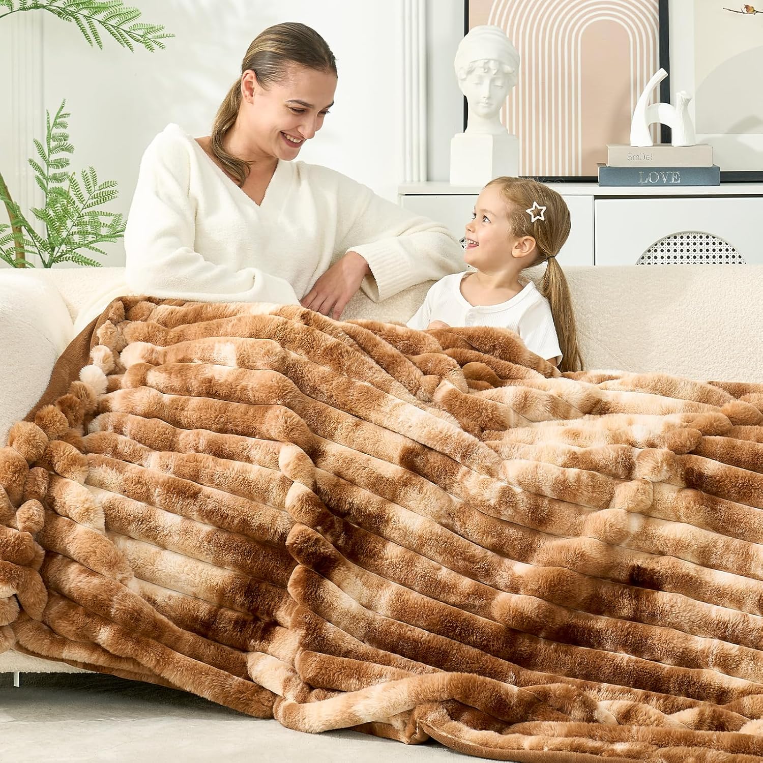 Cozy Bliss Faux Fur Throw Blanket for Ultimate Comfort and Style
