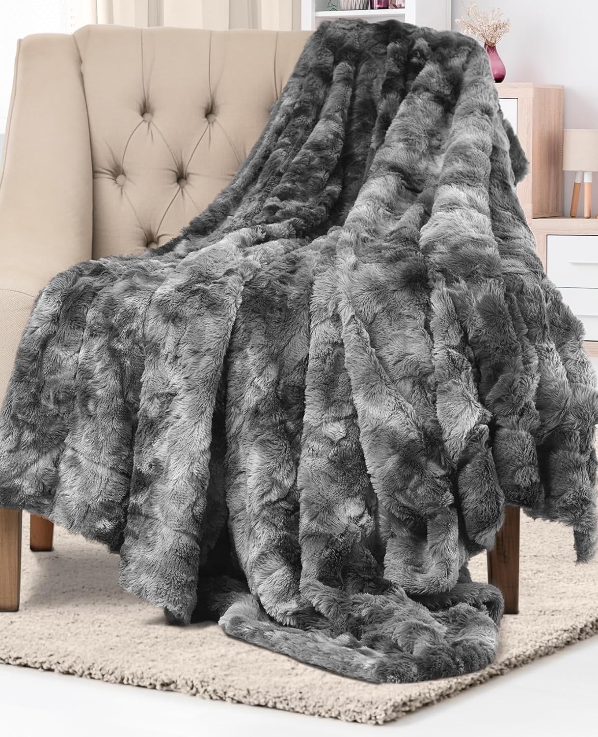 Everlasting Comfort Gray Faux Fur Throw Blanket for Cozy Living