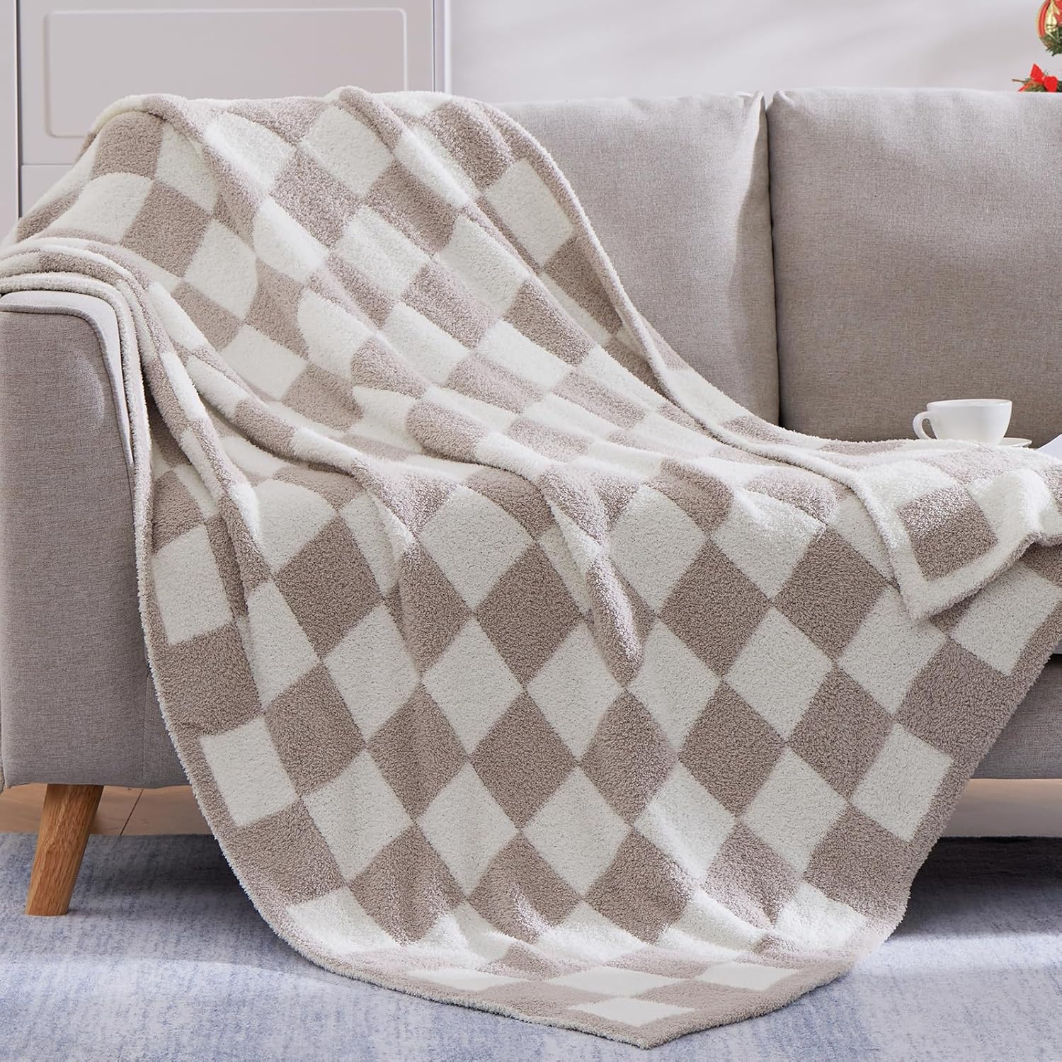 Cozy Checkered Throw Blanket for Couch, Sofa, and Bed Use