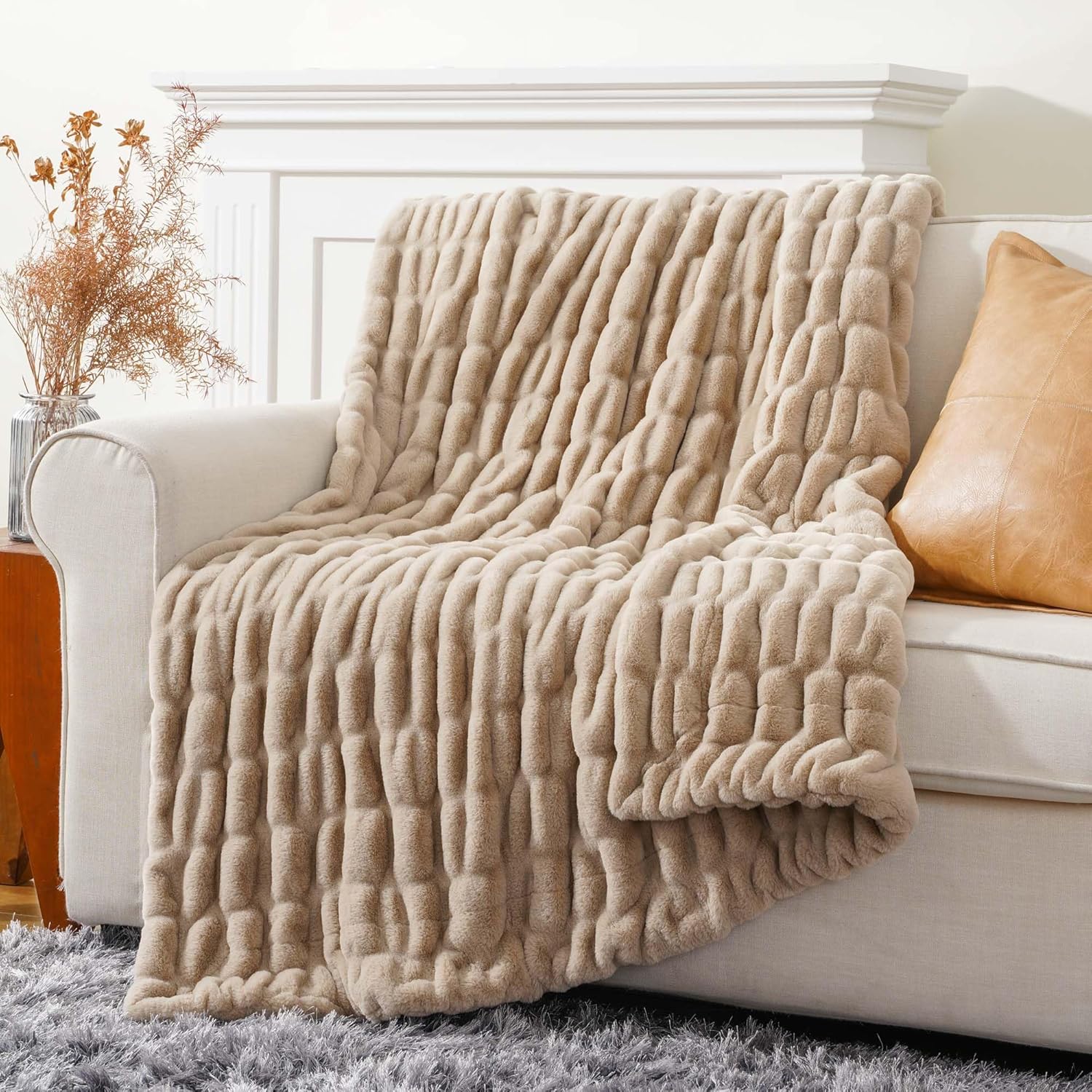 Luxury Faux Fur Throw Blanket for Couch - Soft & Cozy Design