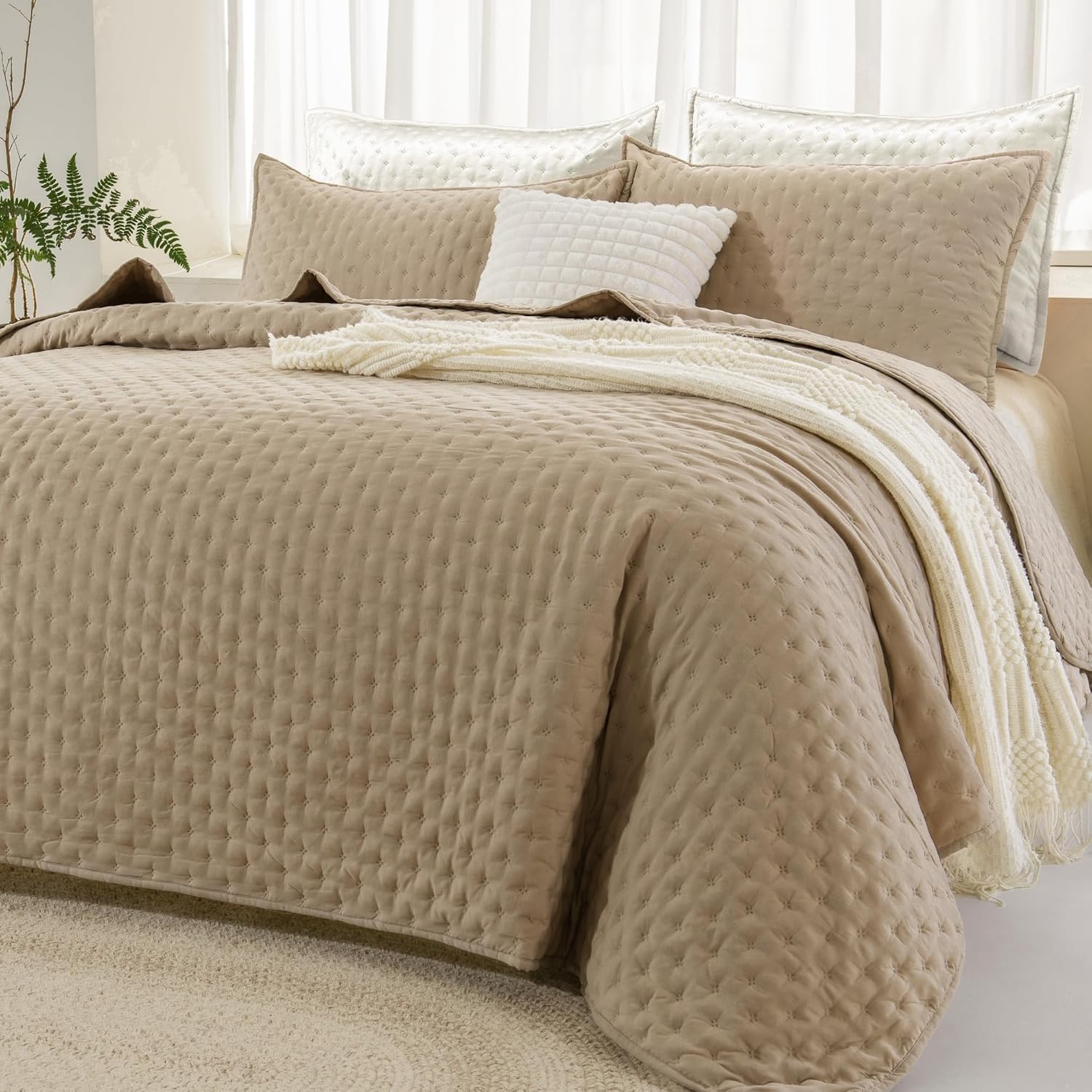 Andency Beige King Size Quilt Bedding Set for Year-Round Comfort