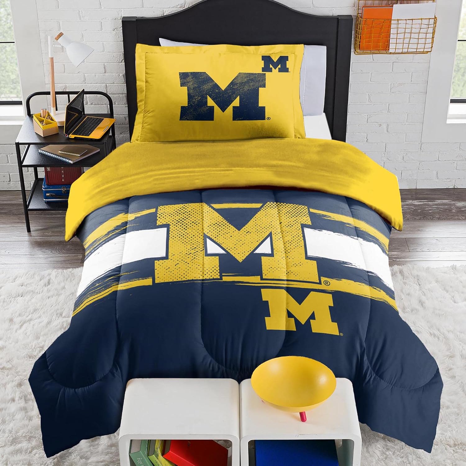Michigan Wolverines Comforter & Sham Set for Twin/Twin XL Beds