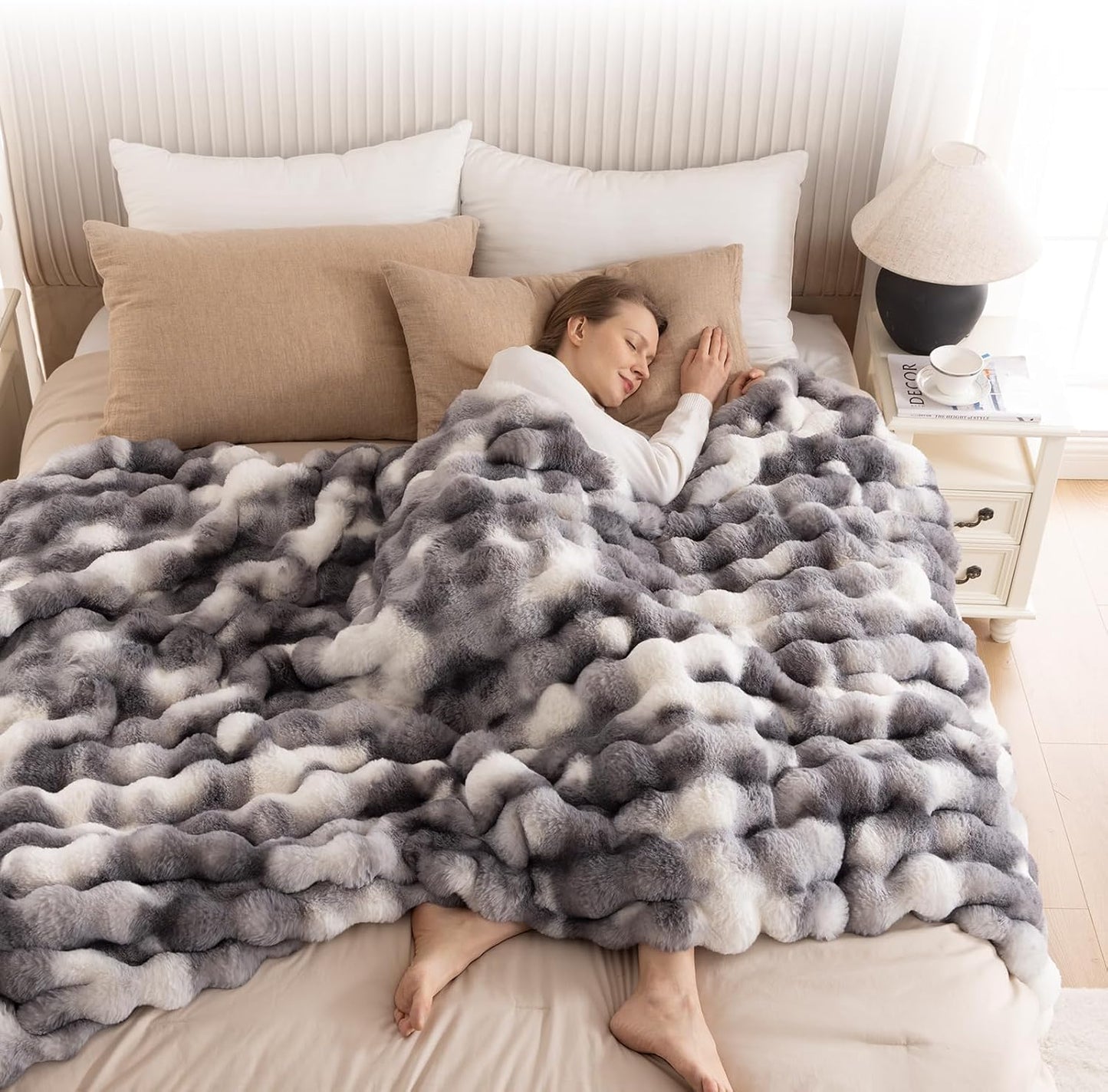 Cozy Faux Fur Throw Blanket for Bed and Living Room Comfort
