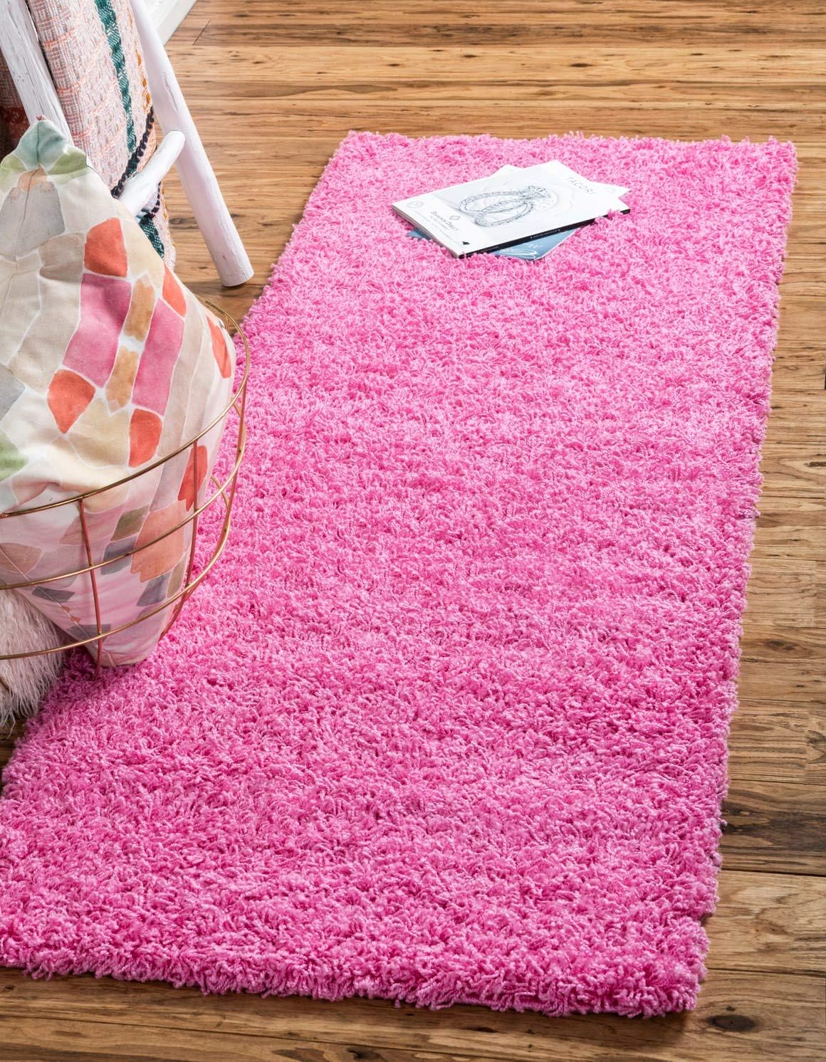 Unique Loom Solid Shag Collection Area Rug in Taffy Pink