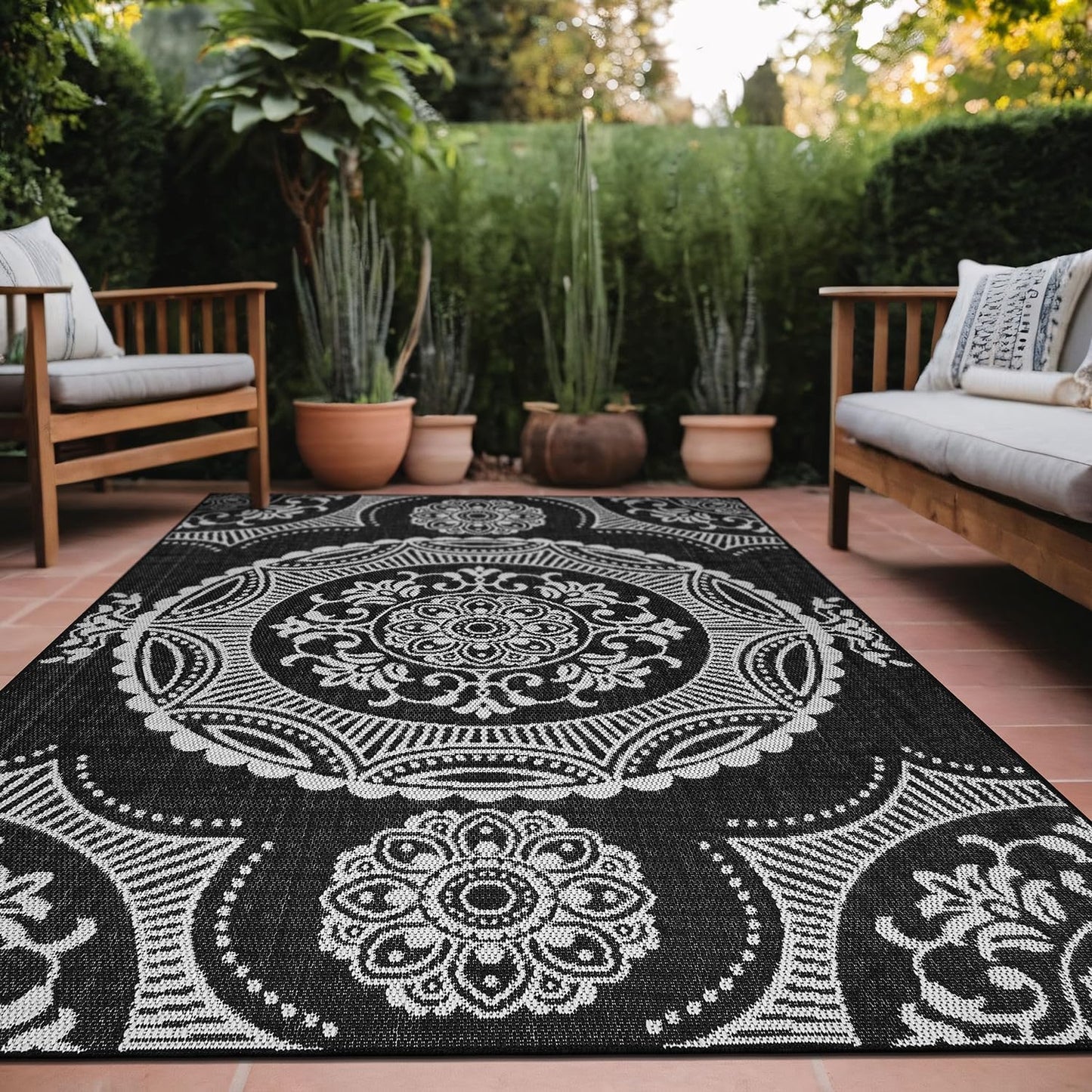 Medallion Outdoor Rug 5x7 for Easy Cleaning and Waterproof Use