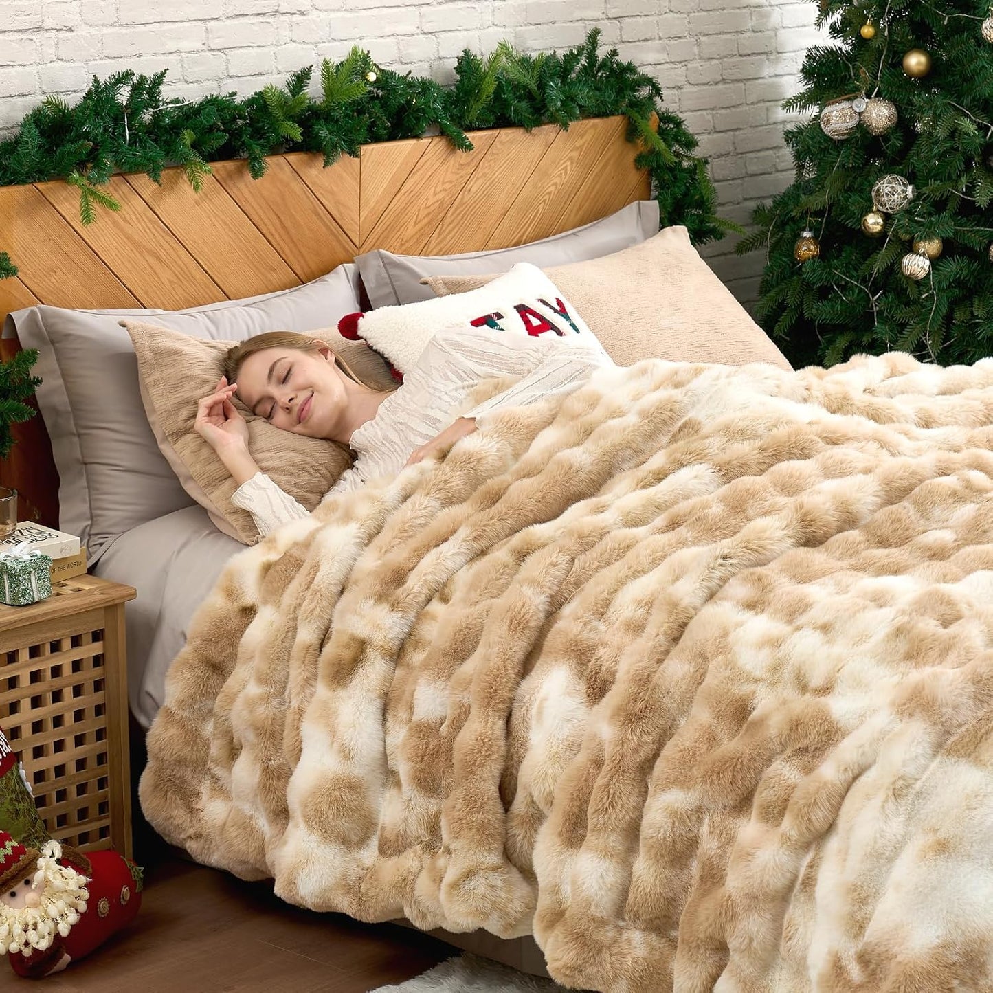 Cozy Bliss Faux Fur Throw Blanket for Ultimate Comfort and Style