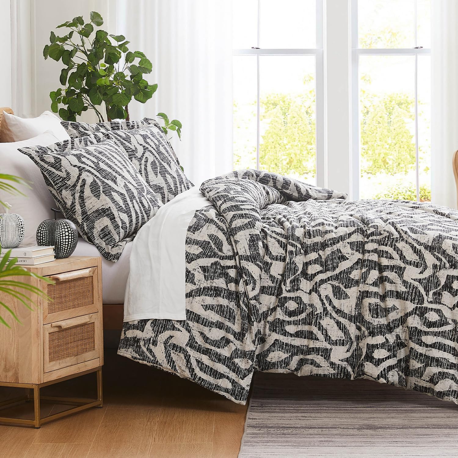 Oversized King Size Comforter Set with Modern Abstract Design