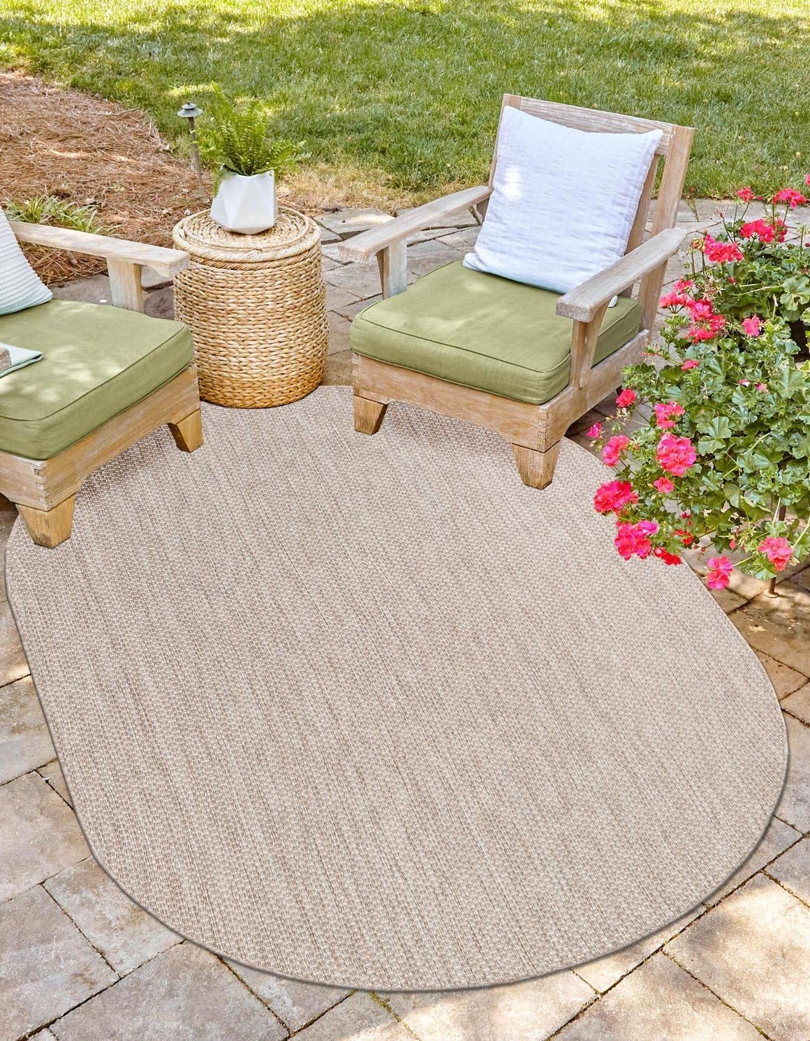 Unique Loom Outdoor Solid Collection Area Rug in Beige/Ivory