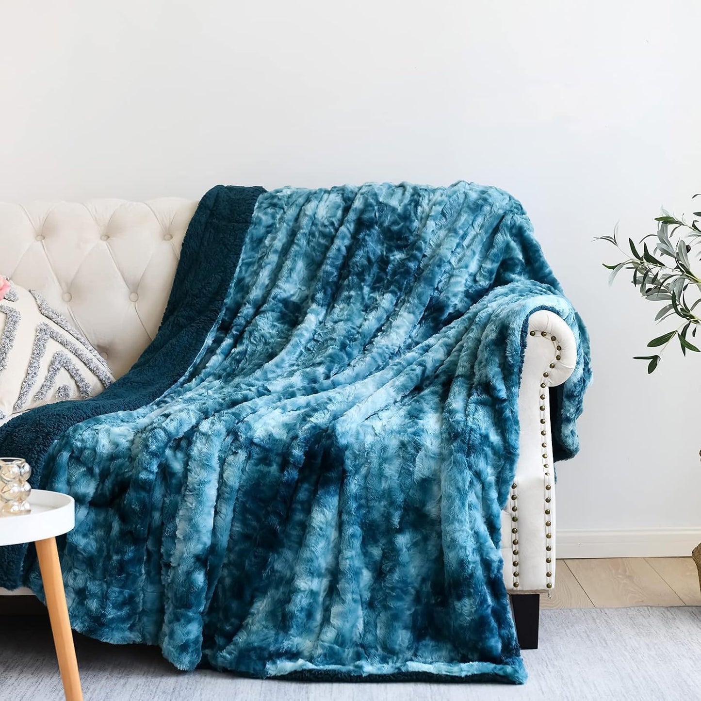 Super Soft Faux Fur Blanket Twin Size Dark Blue Sherpa Plush