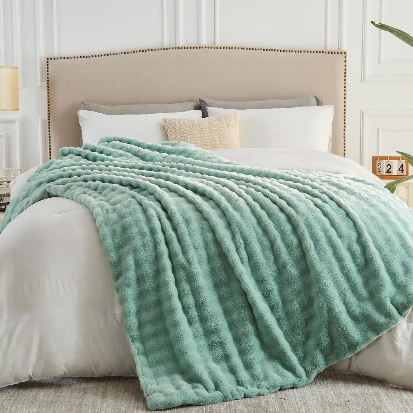 NEWCOSPLAY Faux Fur Queen Blanket for Cozy Luxury Comfort