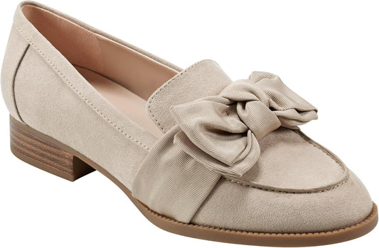 Bandolino Women's Lindio Loafer: Chic Slip-On Style with Bow Accent