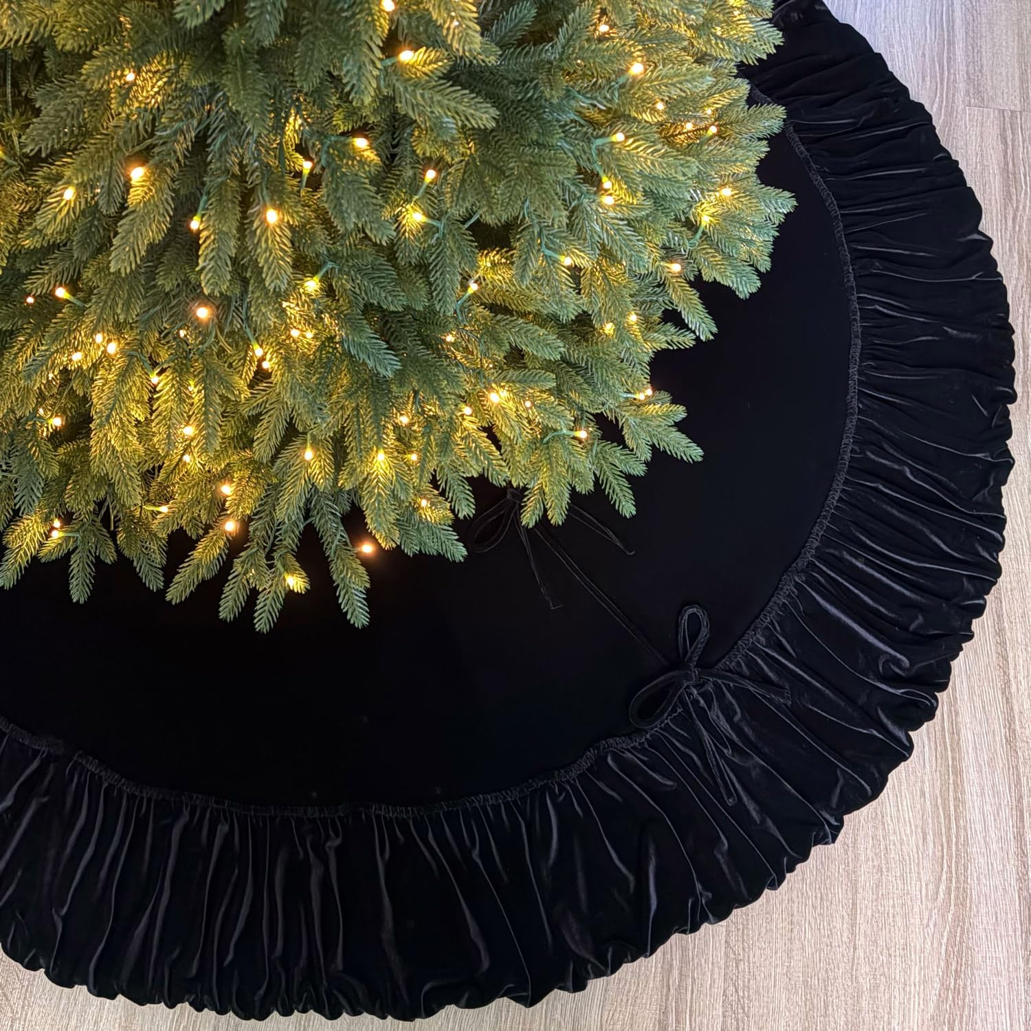 72-Inch Ruffled Velvet Christmas Tree Skirt with Foam Padding