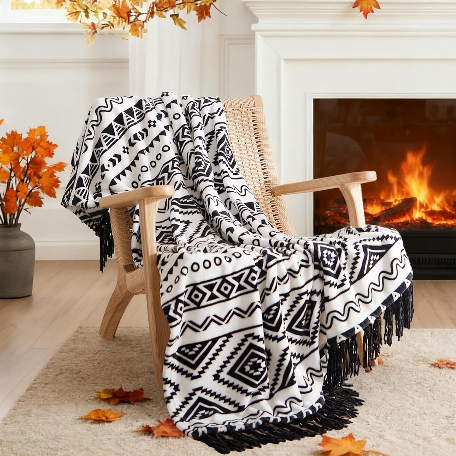 CASAAGUSTO Boho Throw Blanket - Stylish Black and White Design